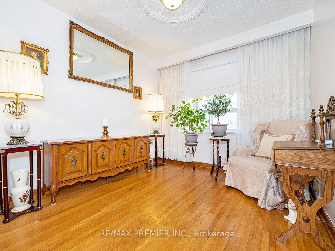 85 Earlscourt Avenue photo 8