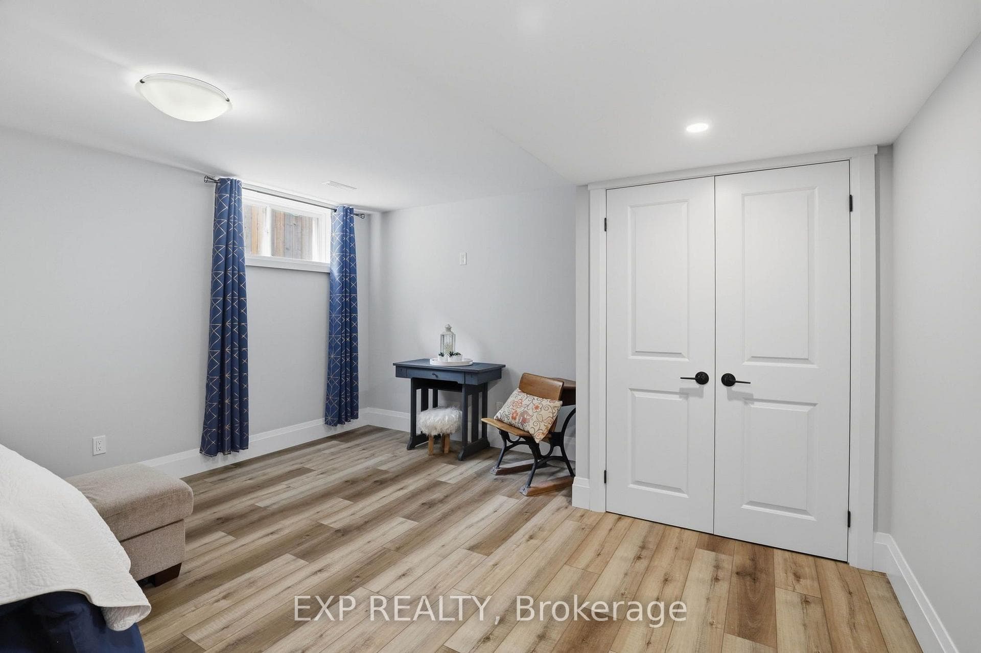 541 Bennett Crescent photo 40