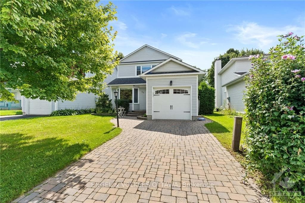 49 SARRAZIN Way photo 1