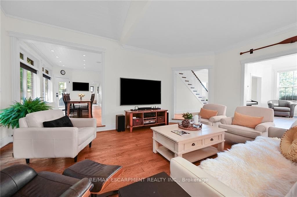 98 Dorchester Drive photo 7