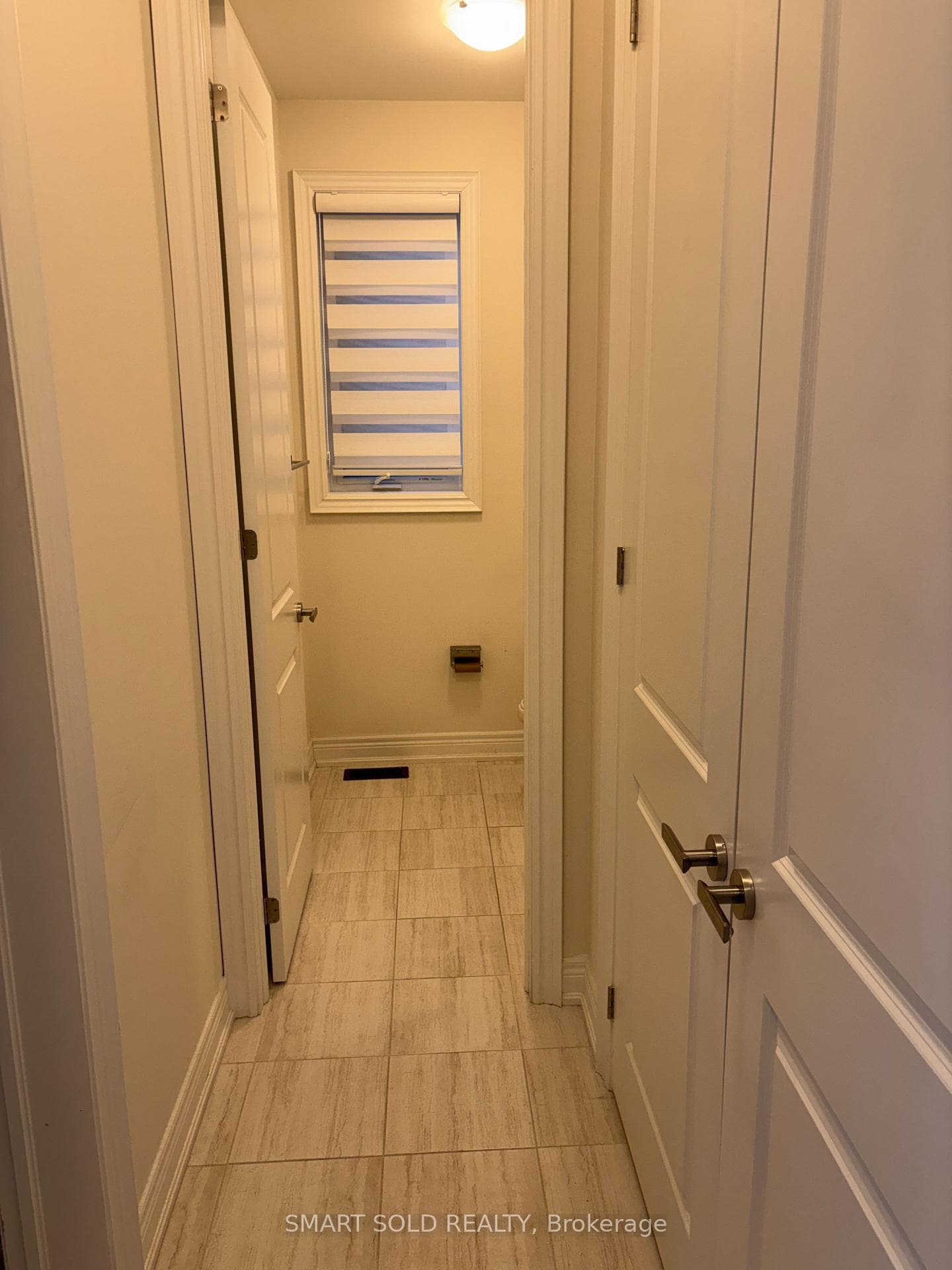 379 Seaview Heights photo 16