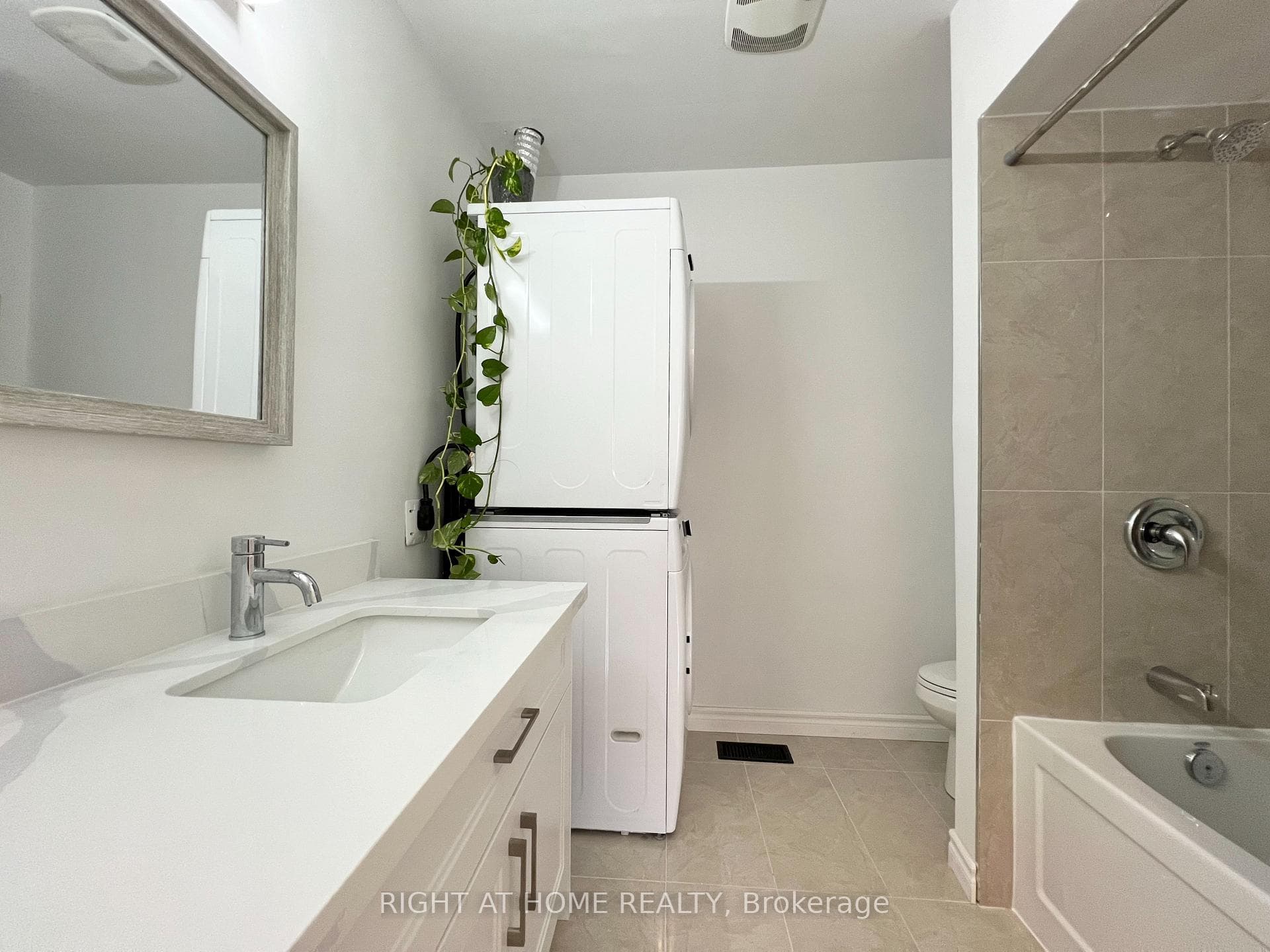 3264 Fieldgate Drive Unit Upper photo 23