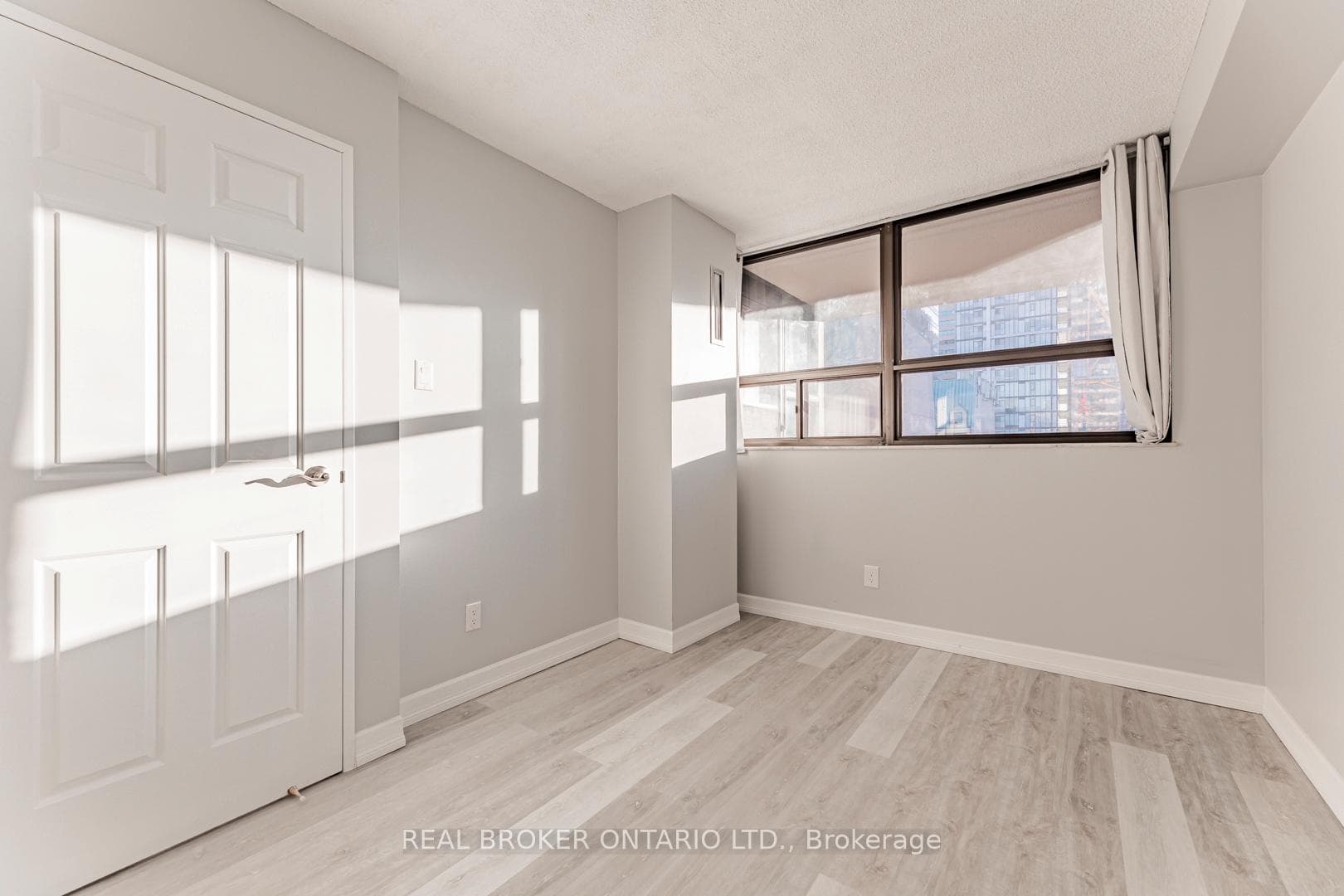 120 St Patrick Street Unit 1008 photo 8