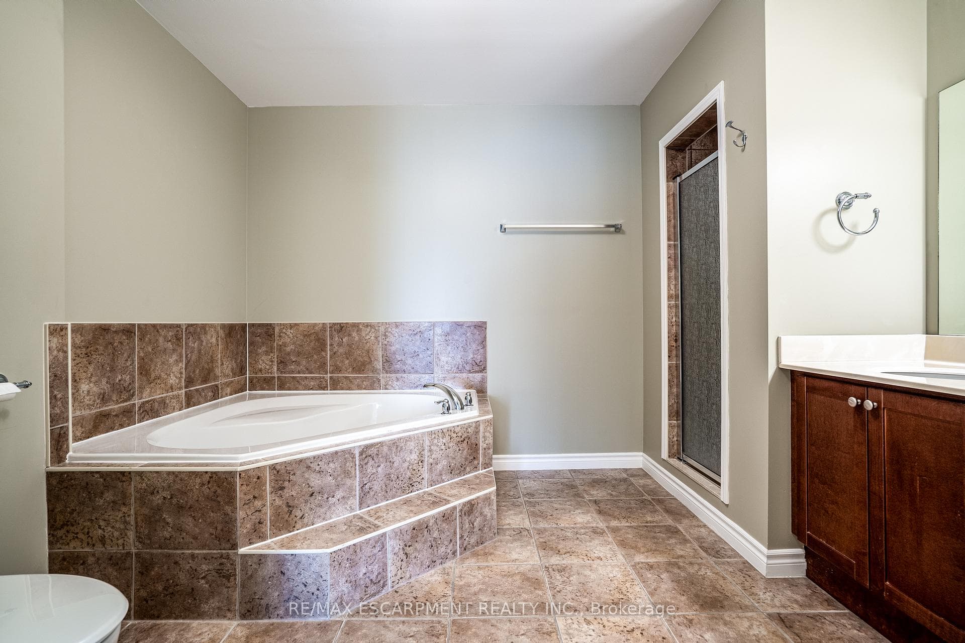 3000 Creekside Drive Unit 801 photo 8