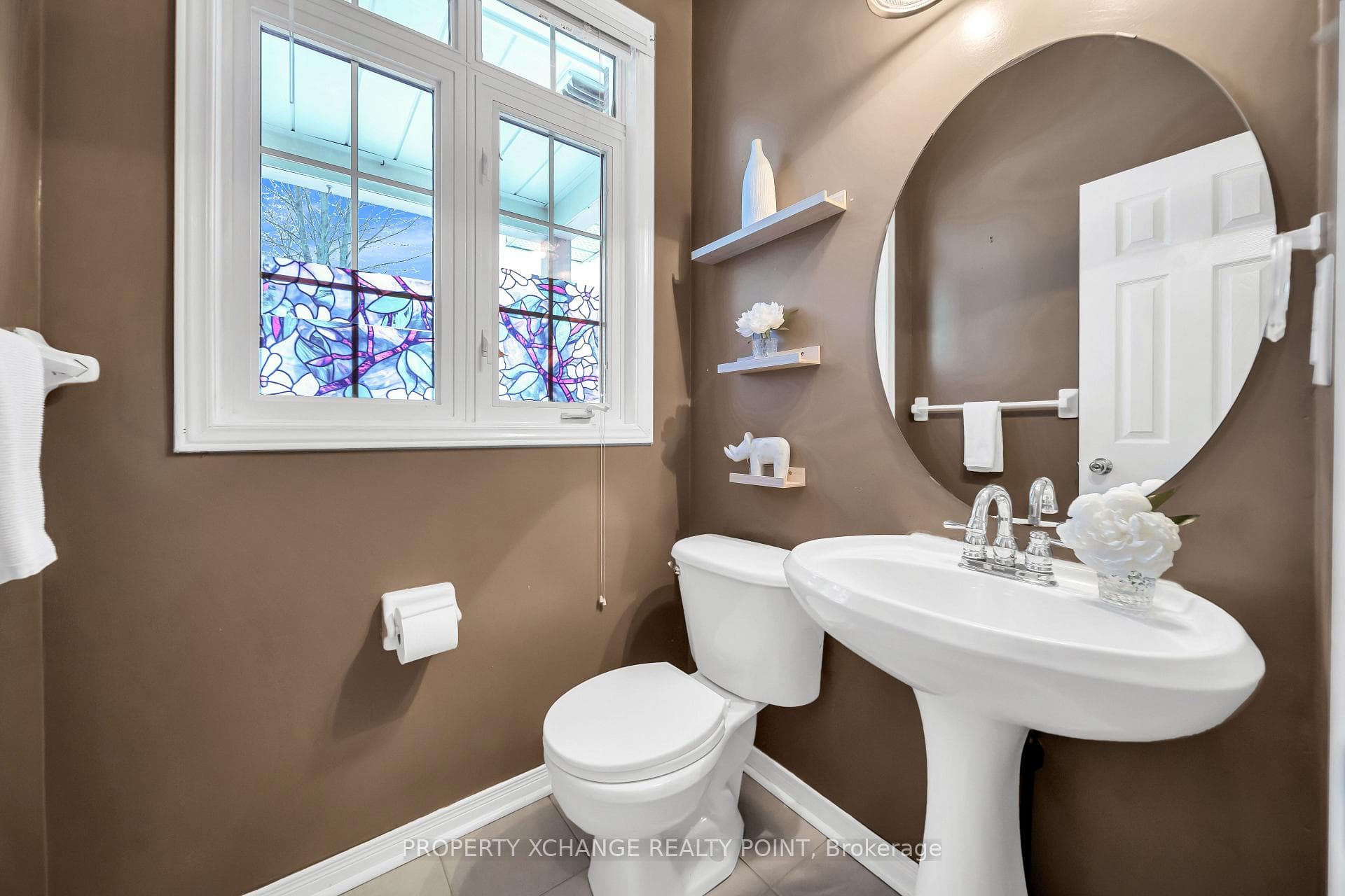 1187 Springbank Drive photo 3
