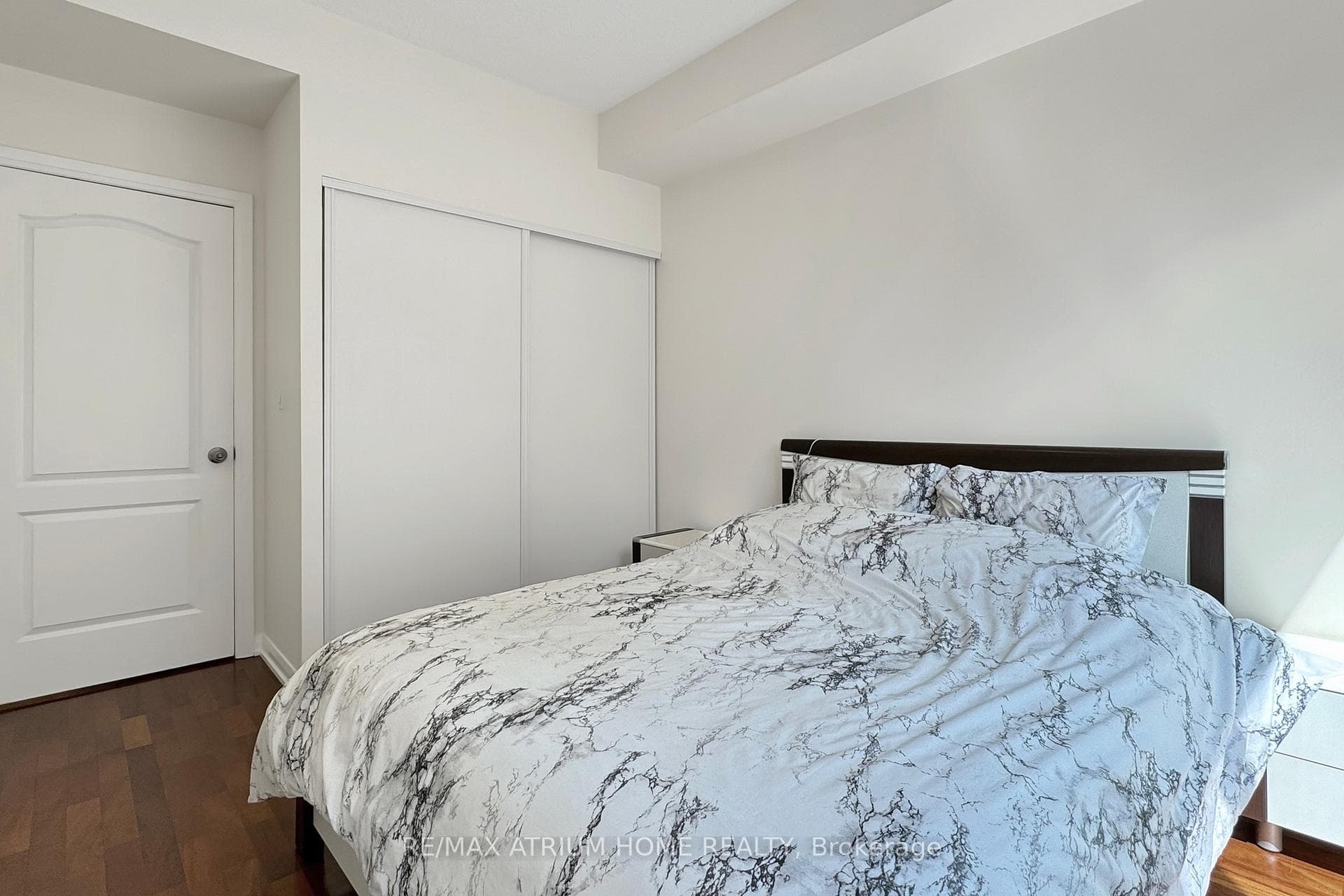 18 Beverley Street Unit 709 photo 18