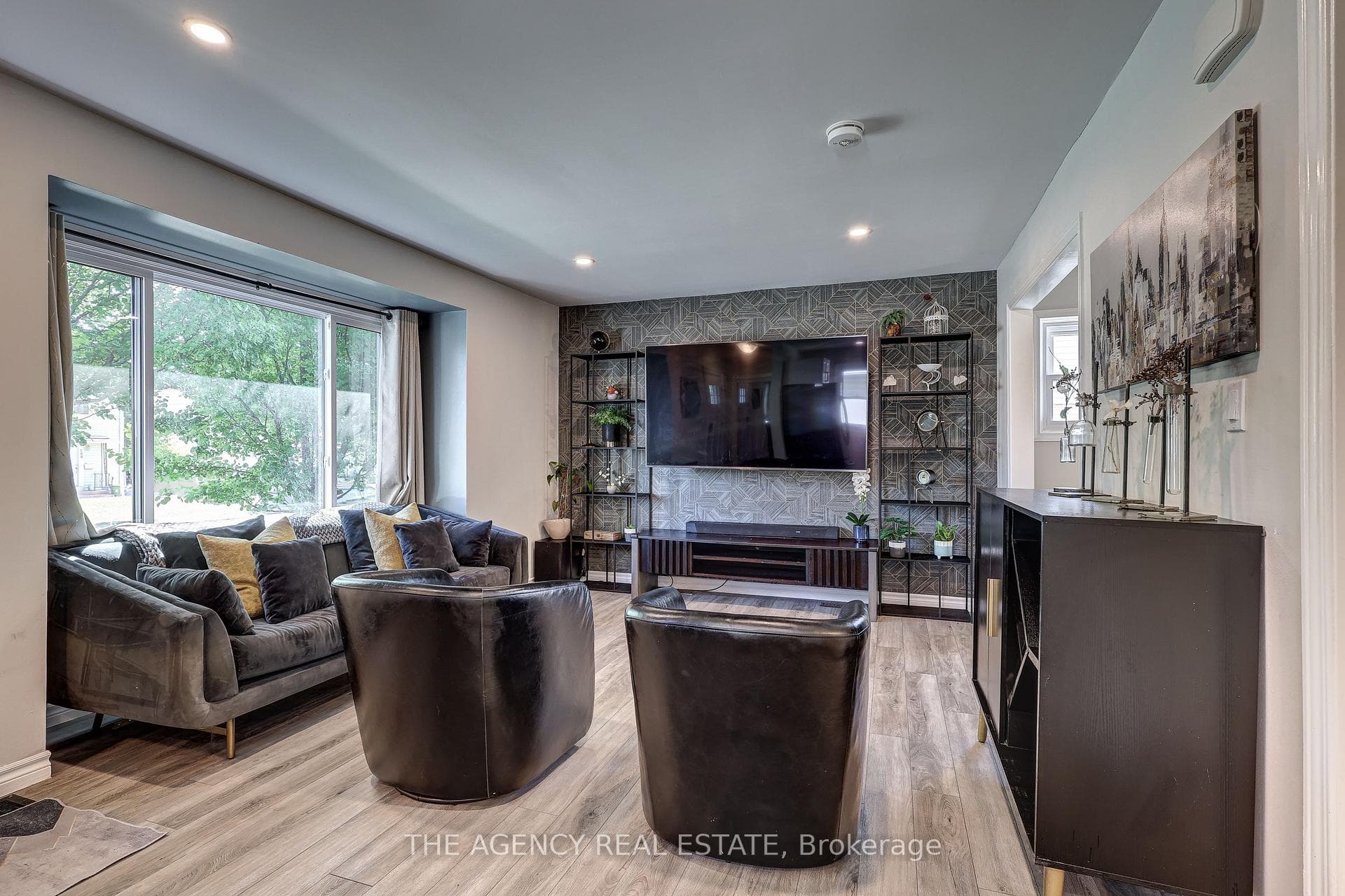 205 Rhine Avenue photo 2