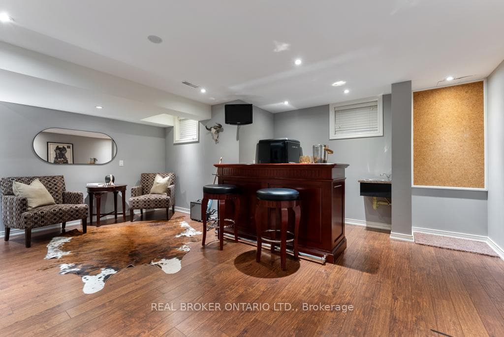 2576 Armour Crescent photo 32