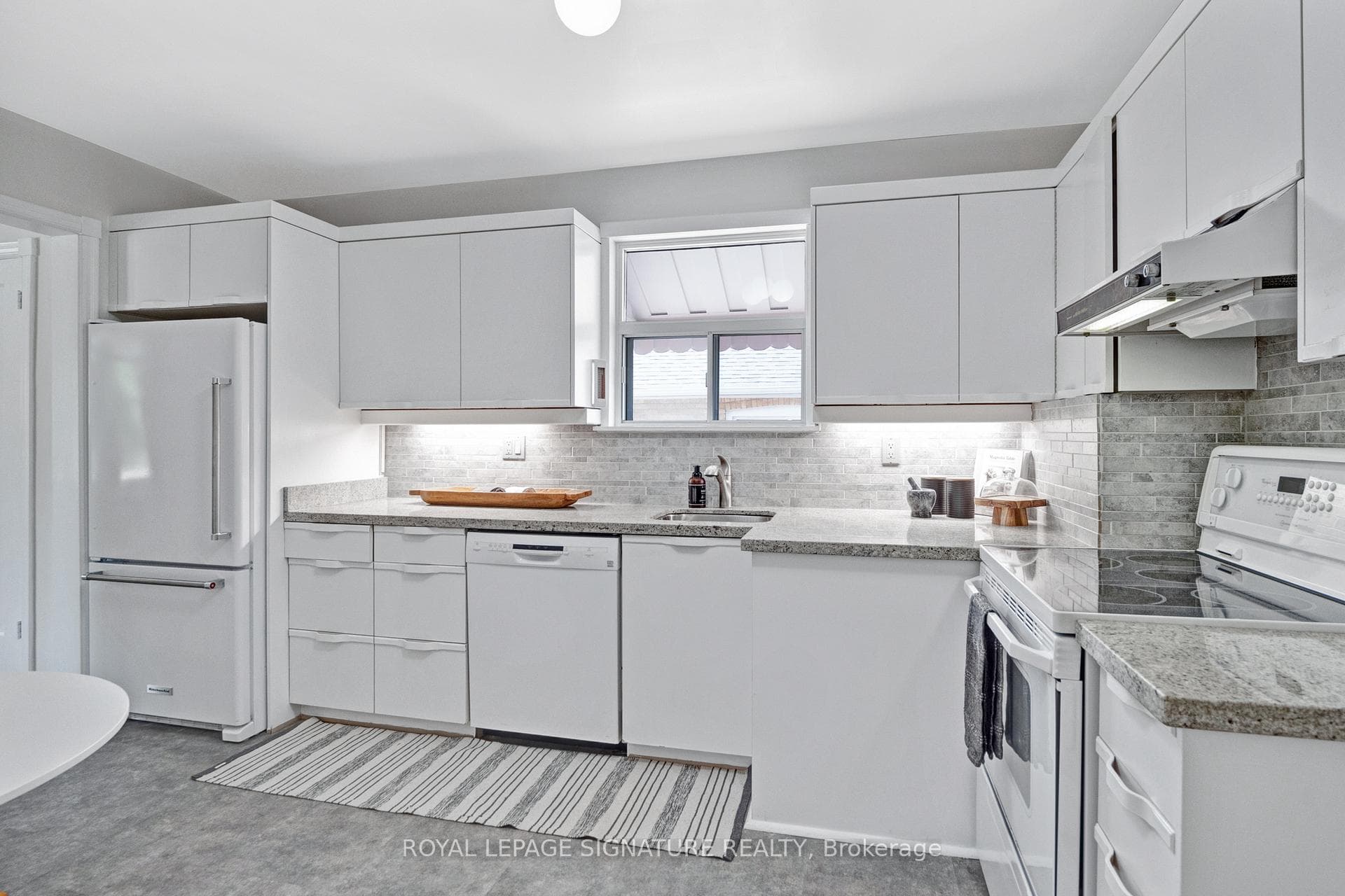 56 Ionview Road photo 9
