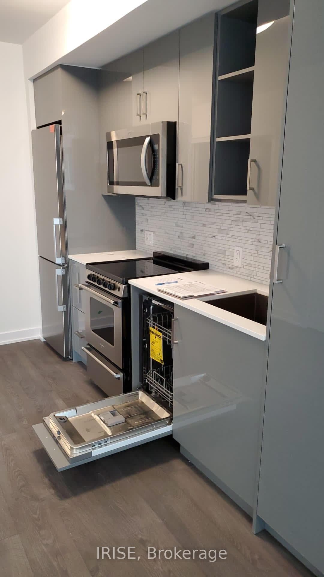 251 Manitoba Street Unit 411 photo 4