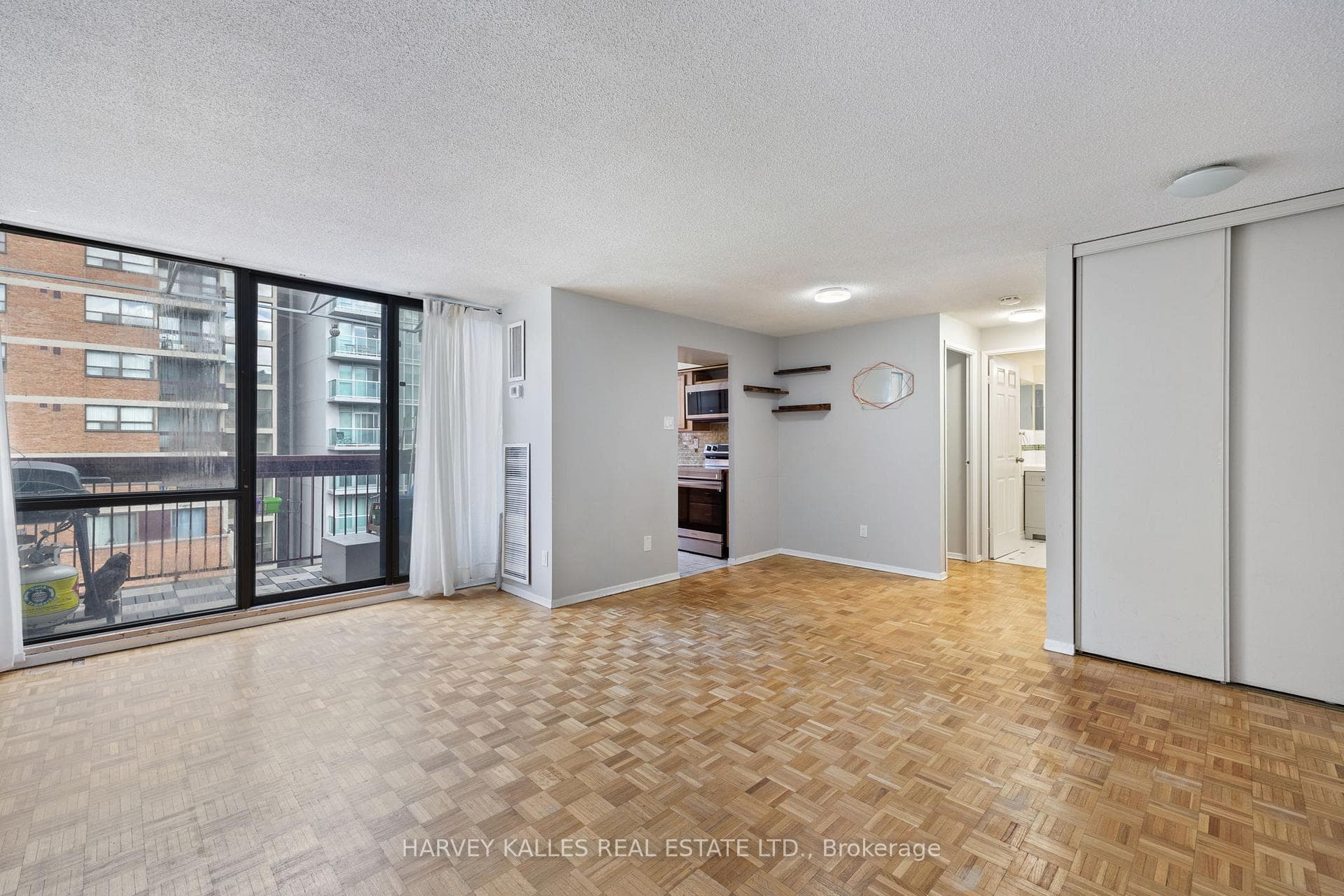 89 Mccaul Street Unit 923 photo 4
