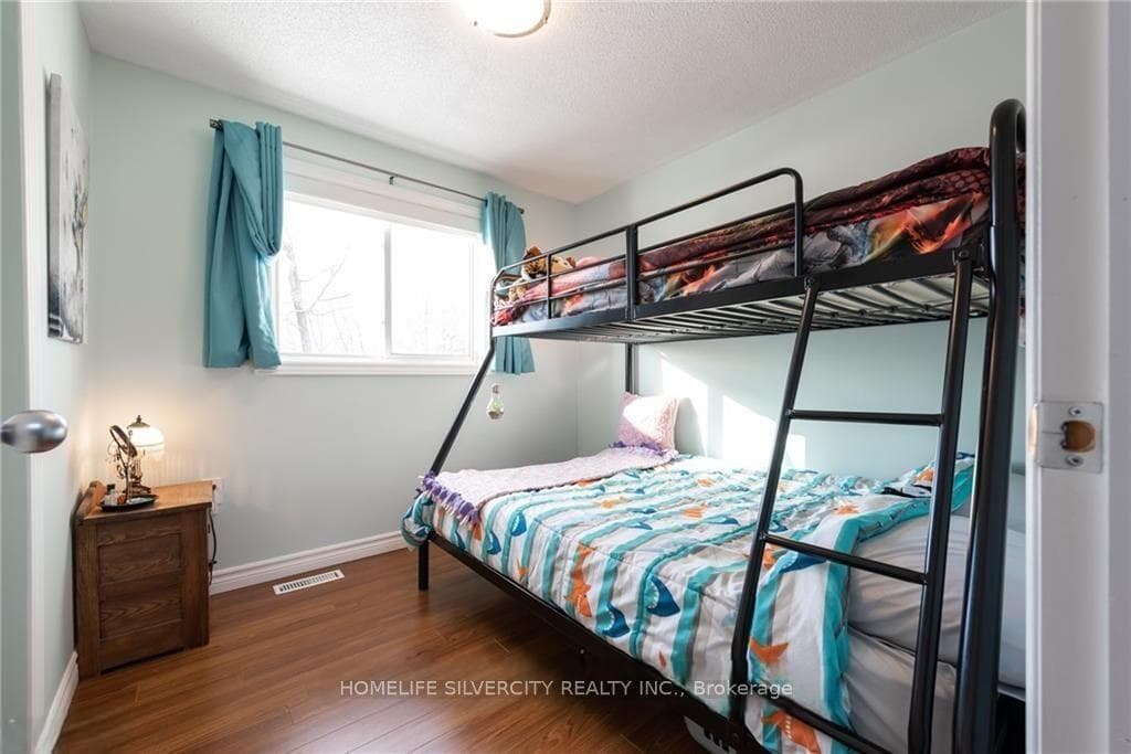 141 Athabaska Road photo 9