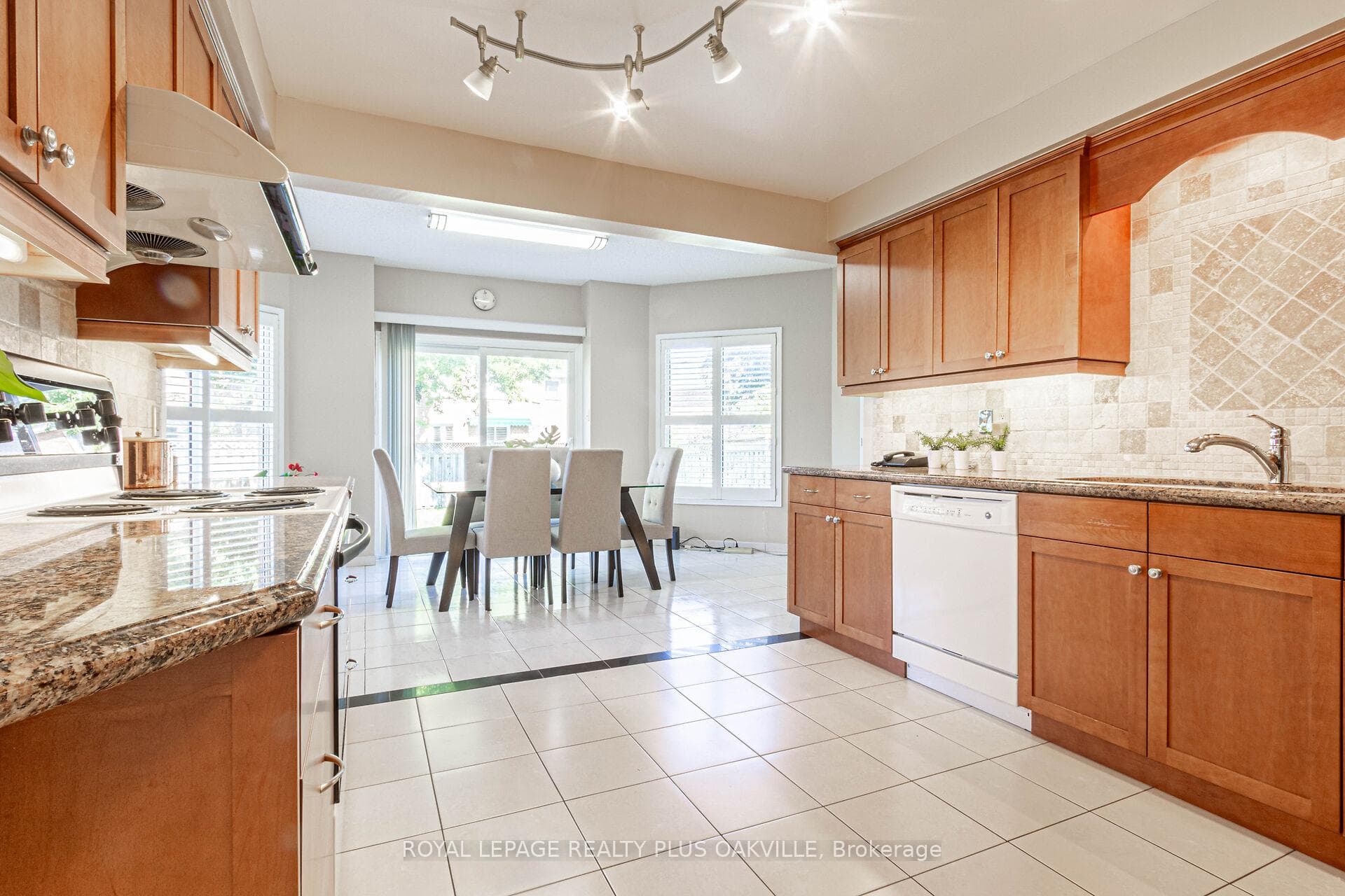 3175 Thorncrest Drive photo 12