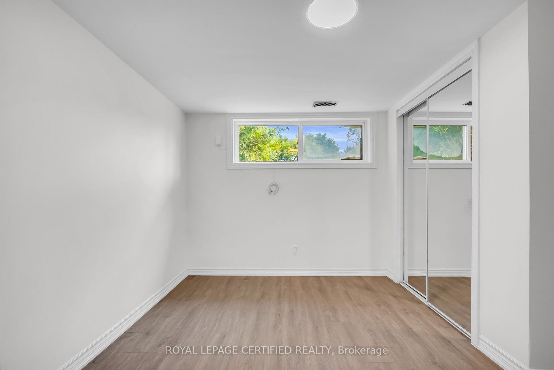 448 Fernleigh Circle photo 37