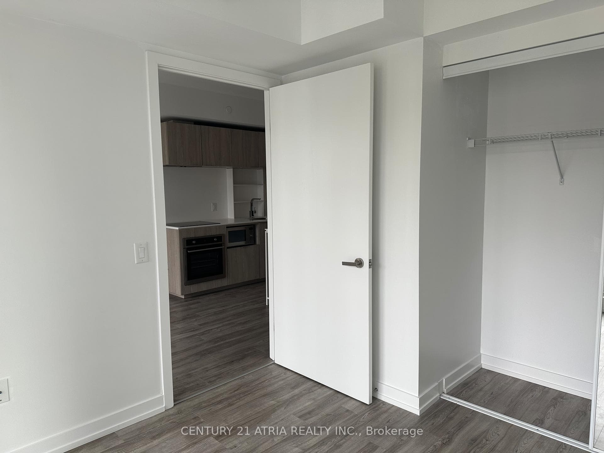 77 Shuter Street Unit 1512 photo 8