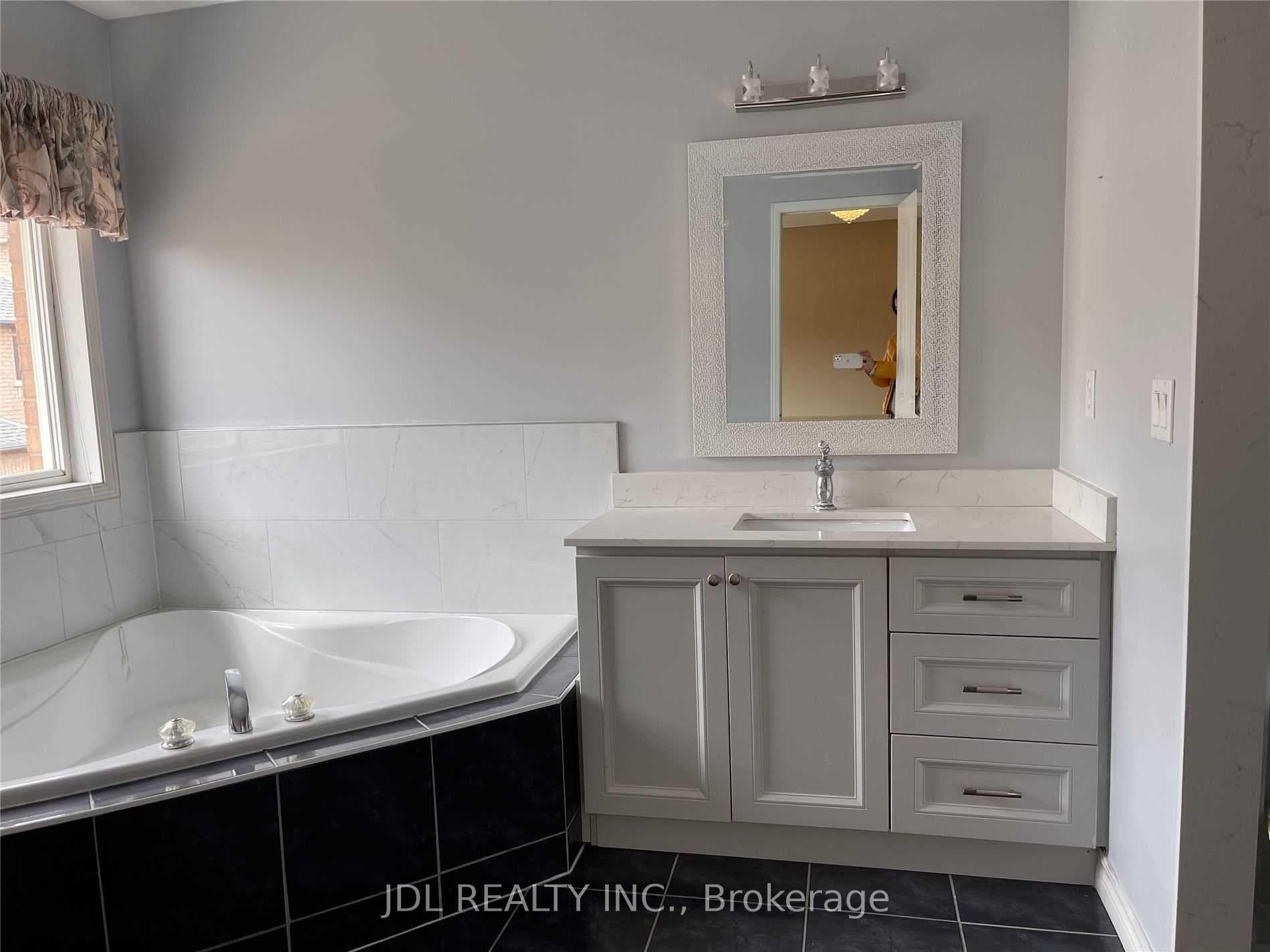 100 Orchard Hill Boulevard photo 17