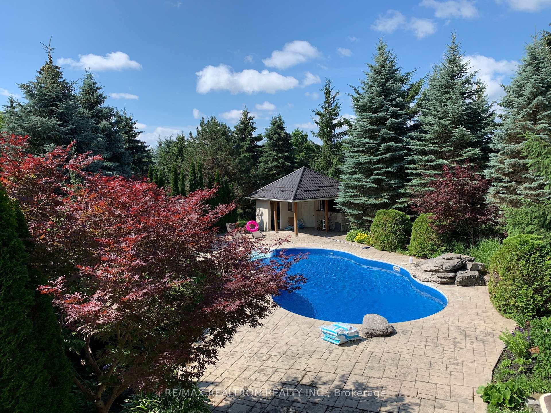 7 Urquhart Court photo 39