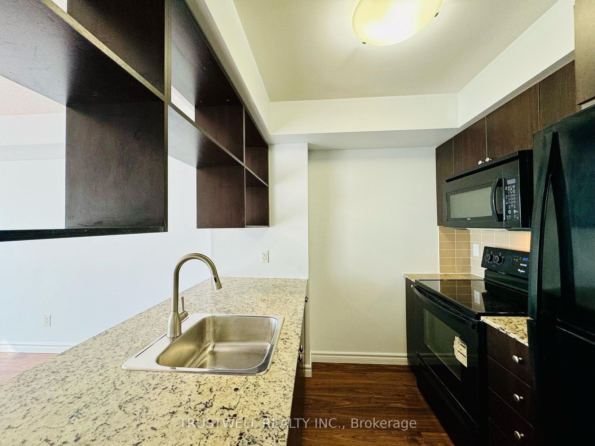 151 Village Green Square Unit 1809 photo 8