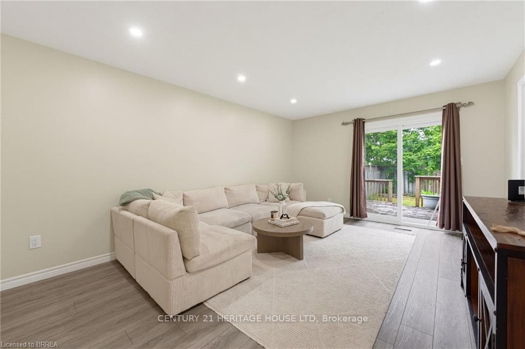 125 Whitlaw Way photo 8