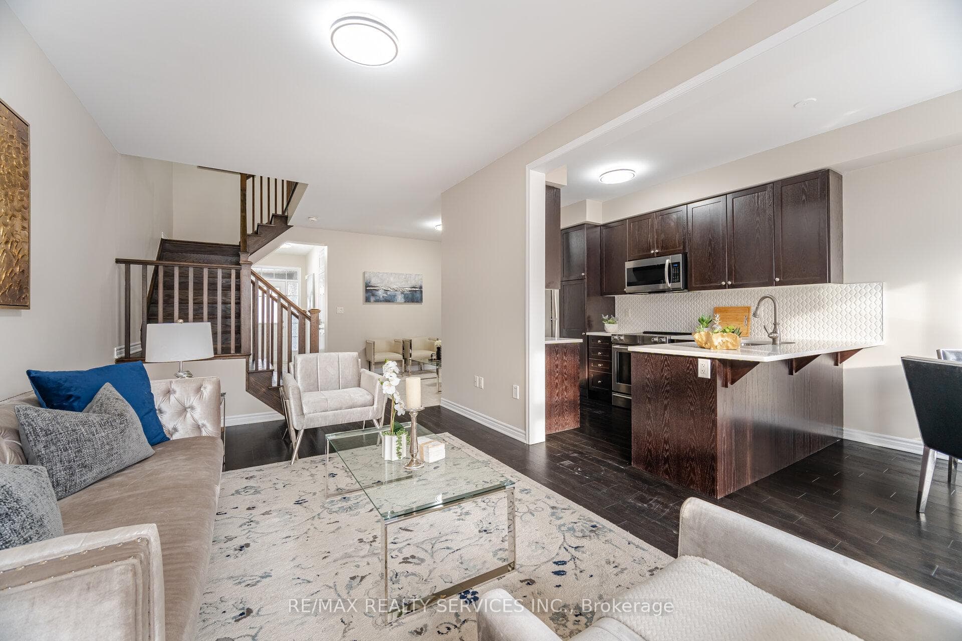 74 Phyllis Drive photo 12