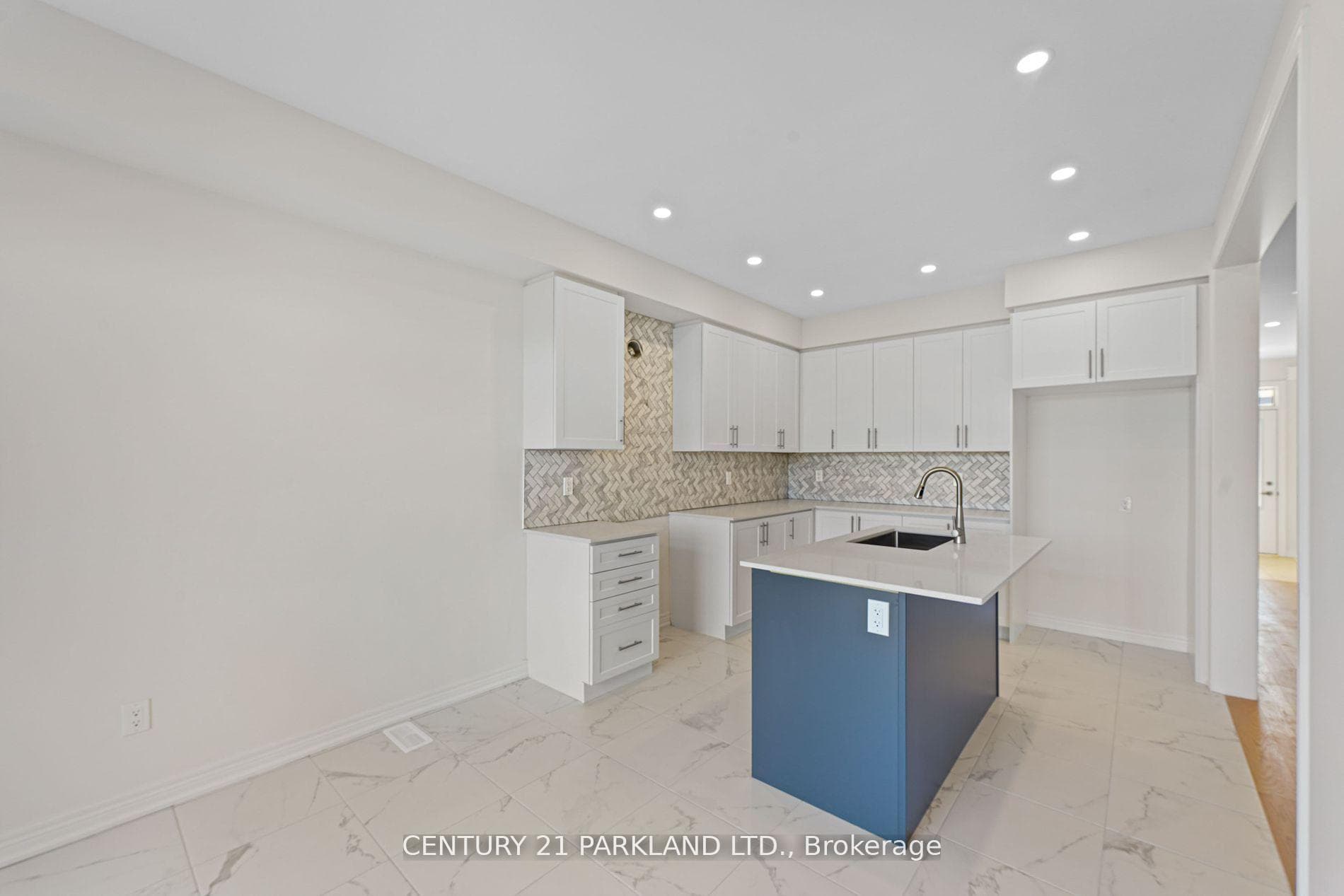 1352 Davis Loop photo 18