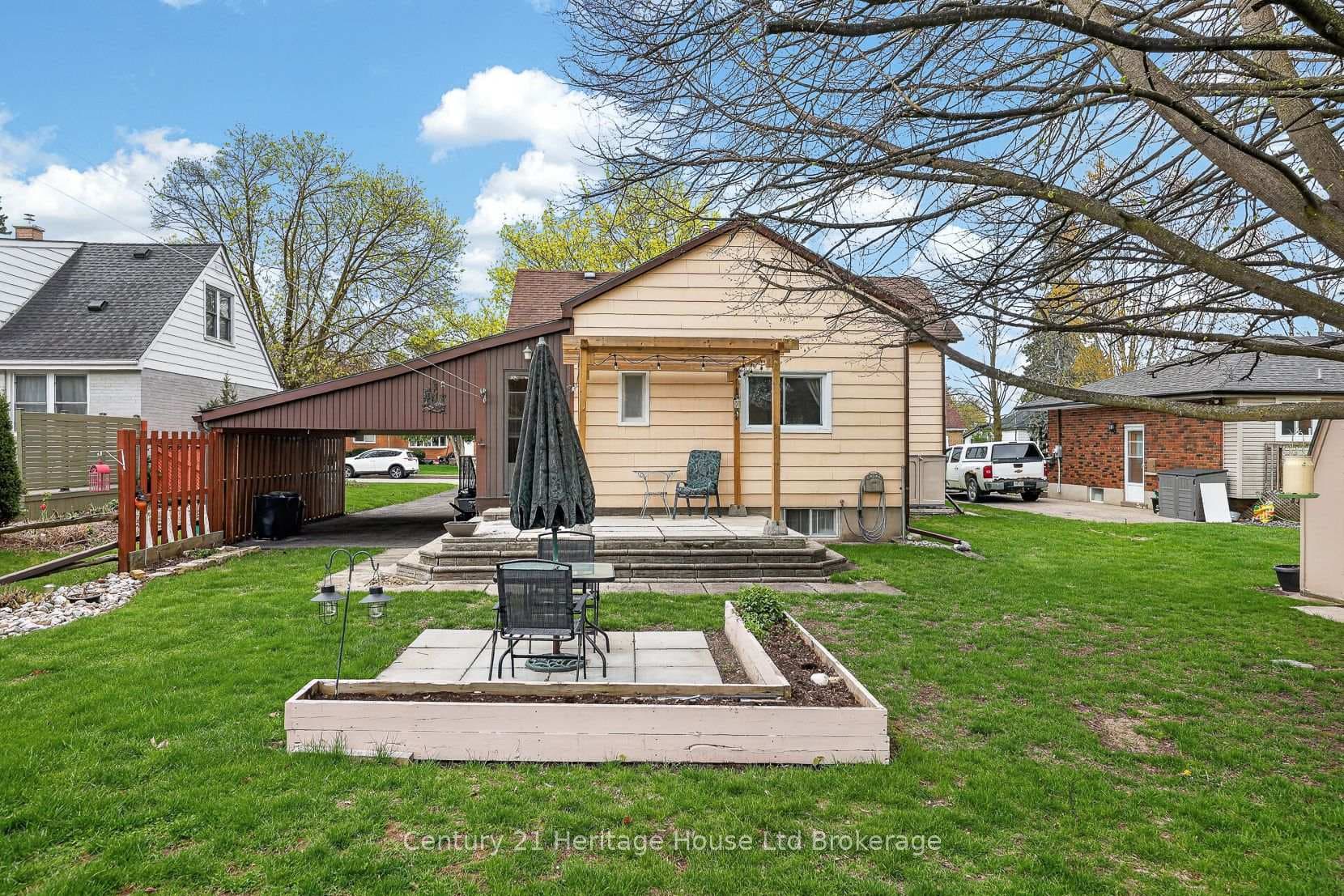 69 Bee Street photo 34