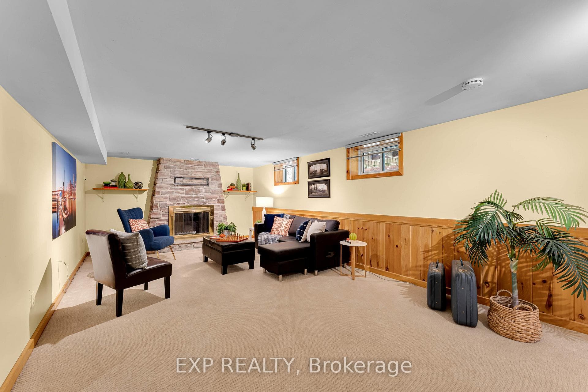 450 Coronation Boulevard photo 27