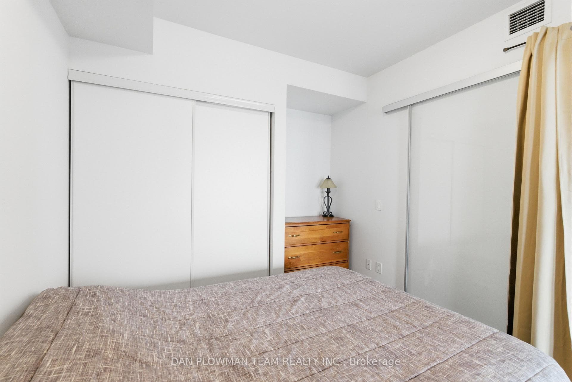 2550 Simcoe Street Unit 1121 photo 14
