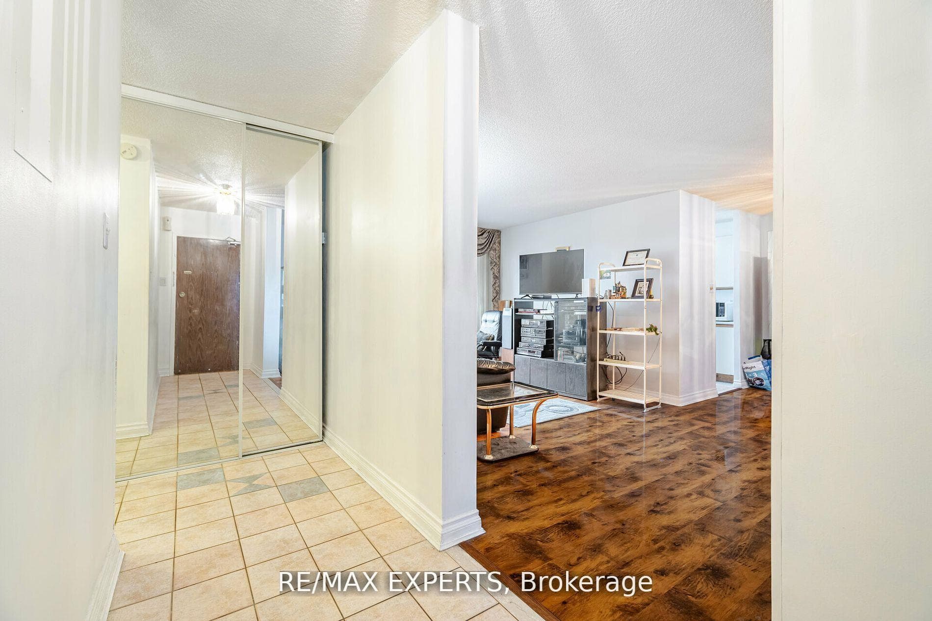 25 Kensington Road Unit 1407 photo 6