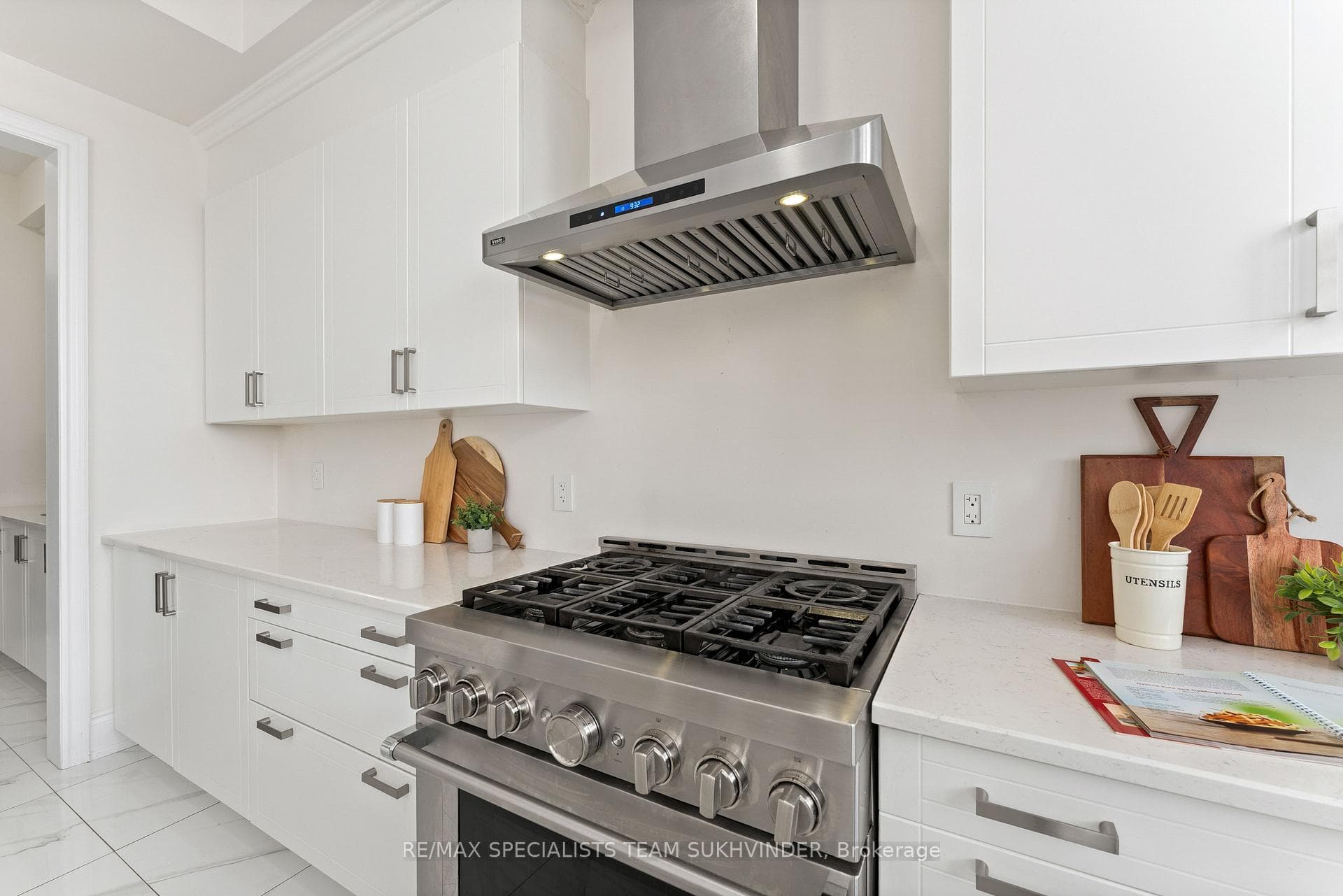 27 Daisy Meadow Crescent photo 17