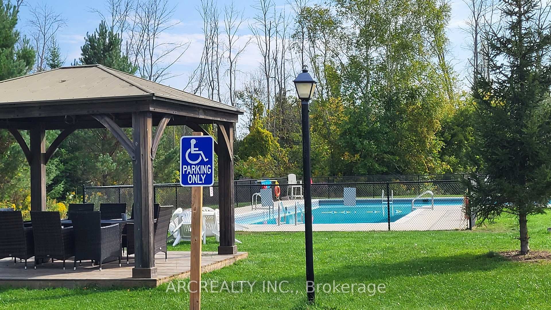 2 Oriole Parkway photo 35