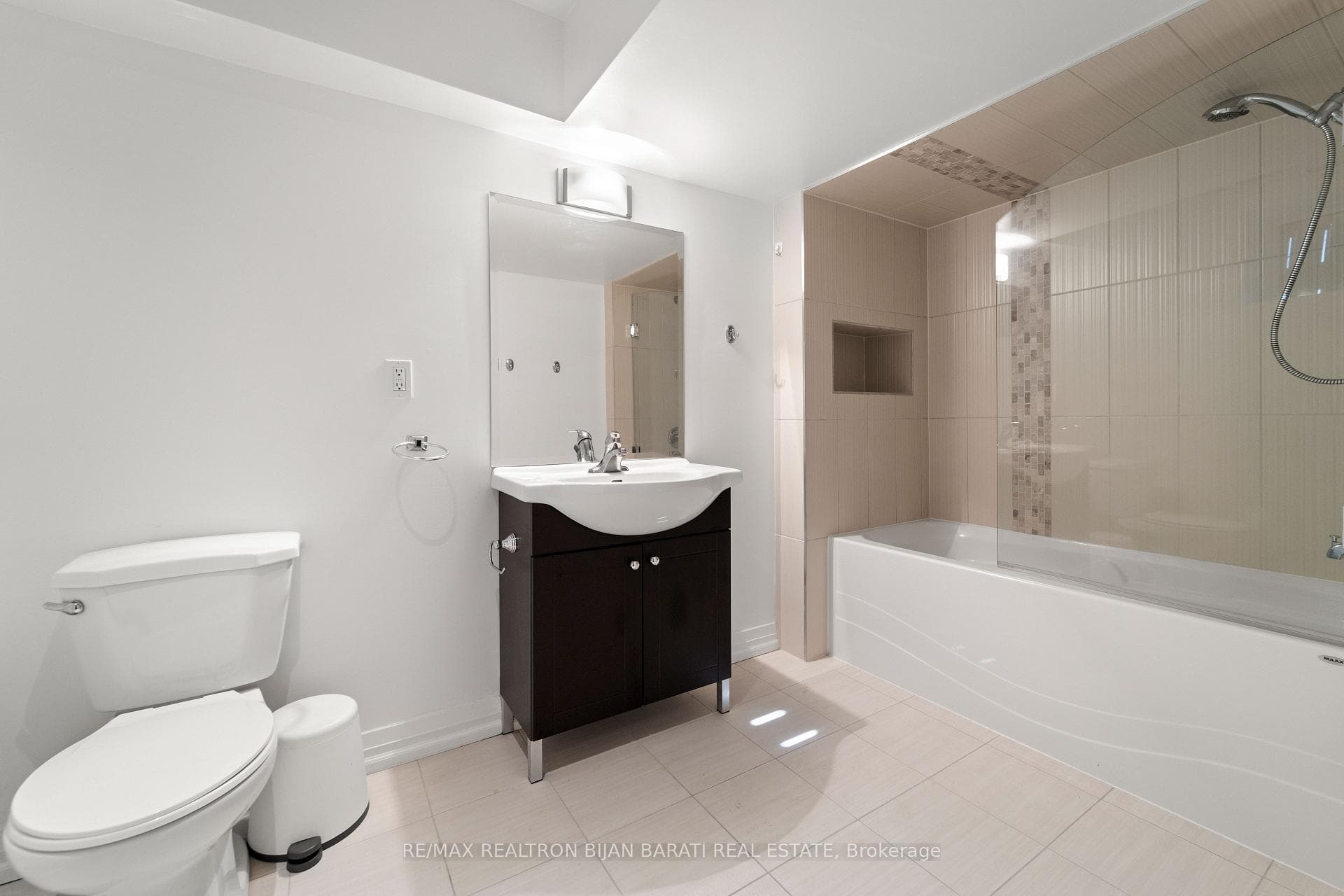 64 Cresthaven Drive photo 34