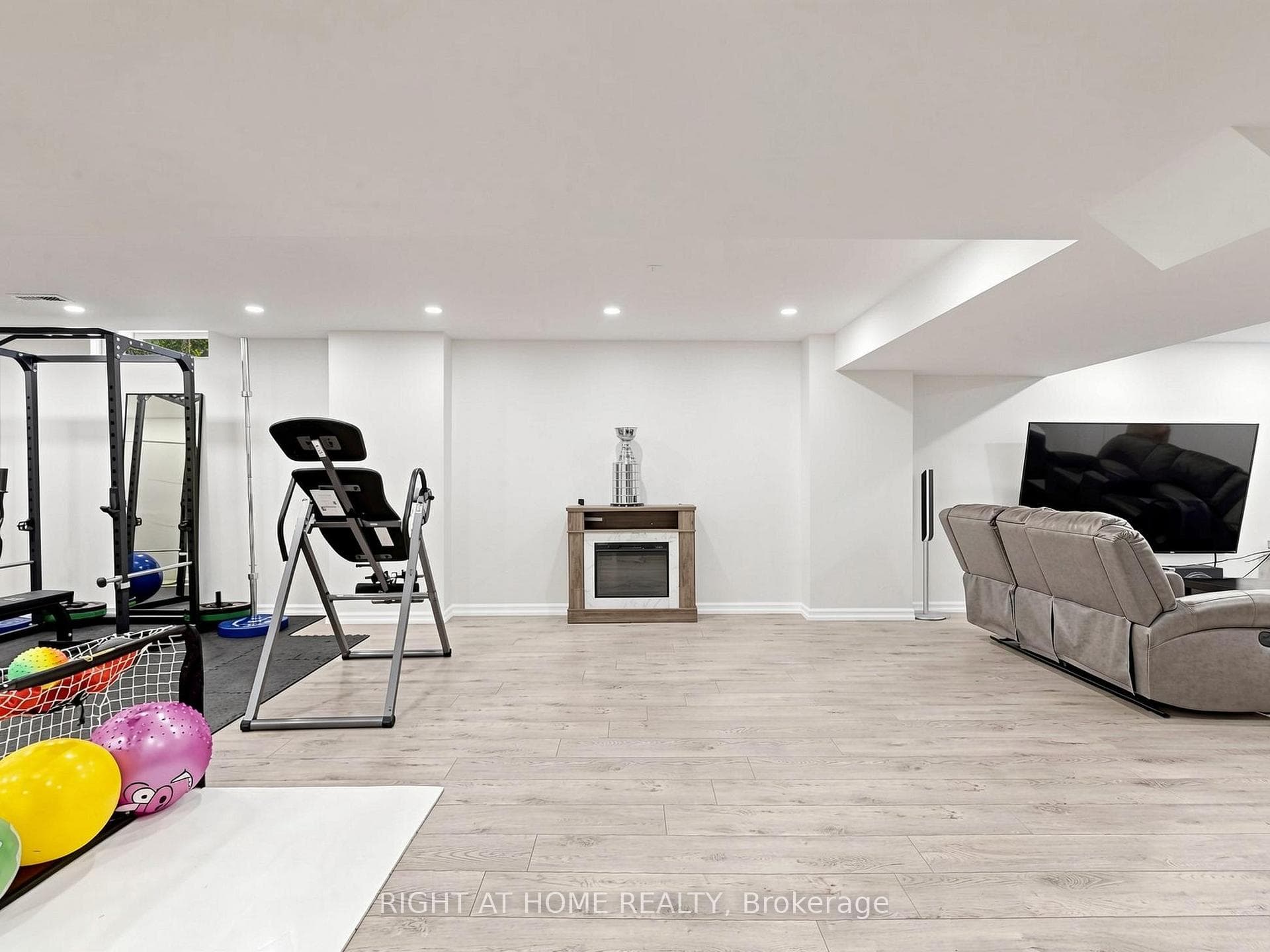 89 Greenwood Road photo 34