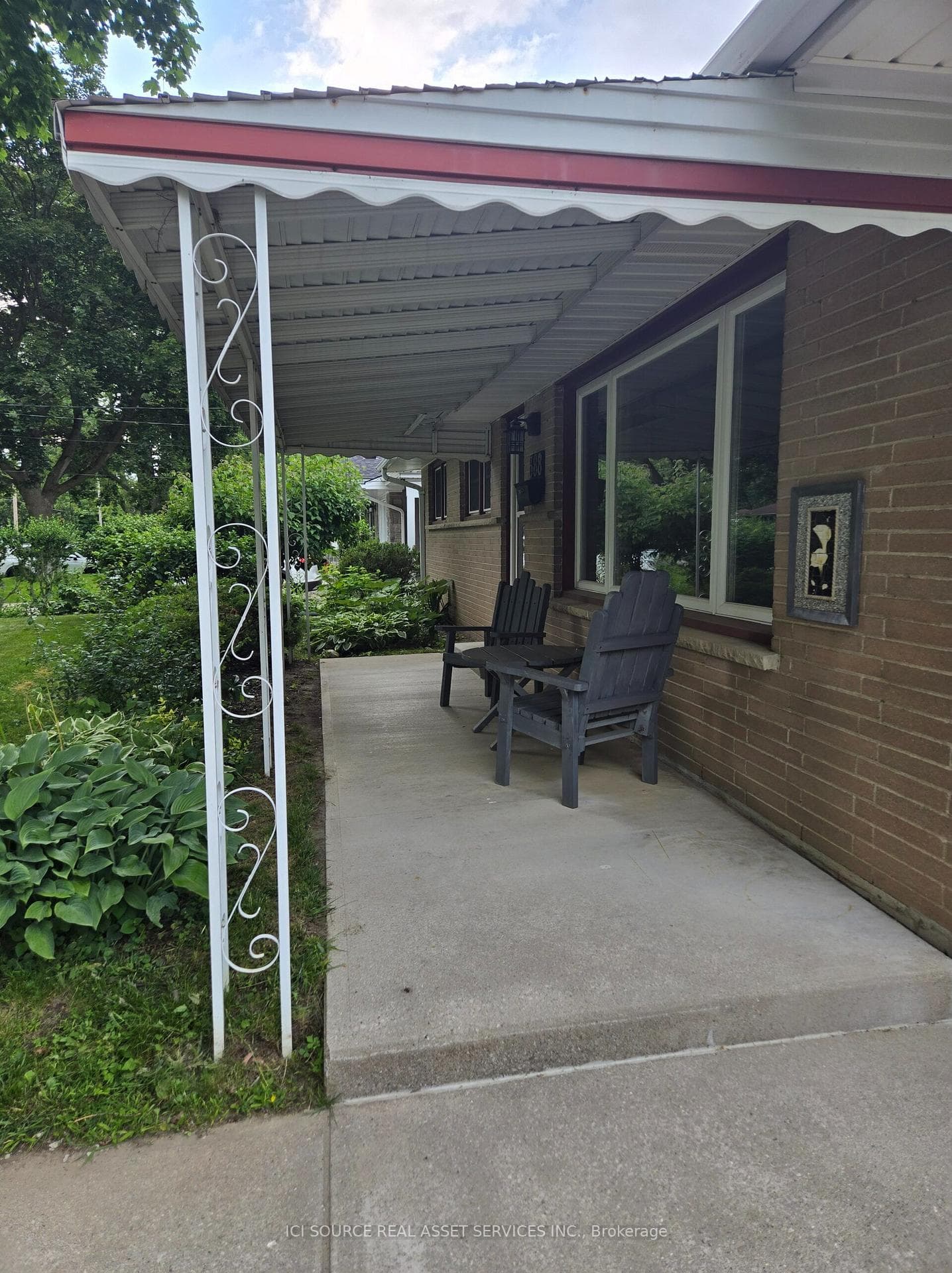 388 Griffith Street photo 3