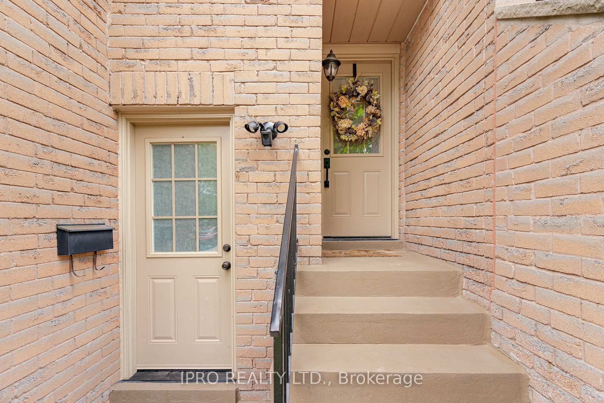 2272 Mowat Avenue Unit 74 photo 4