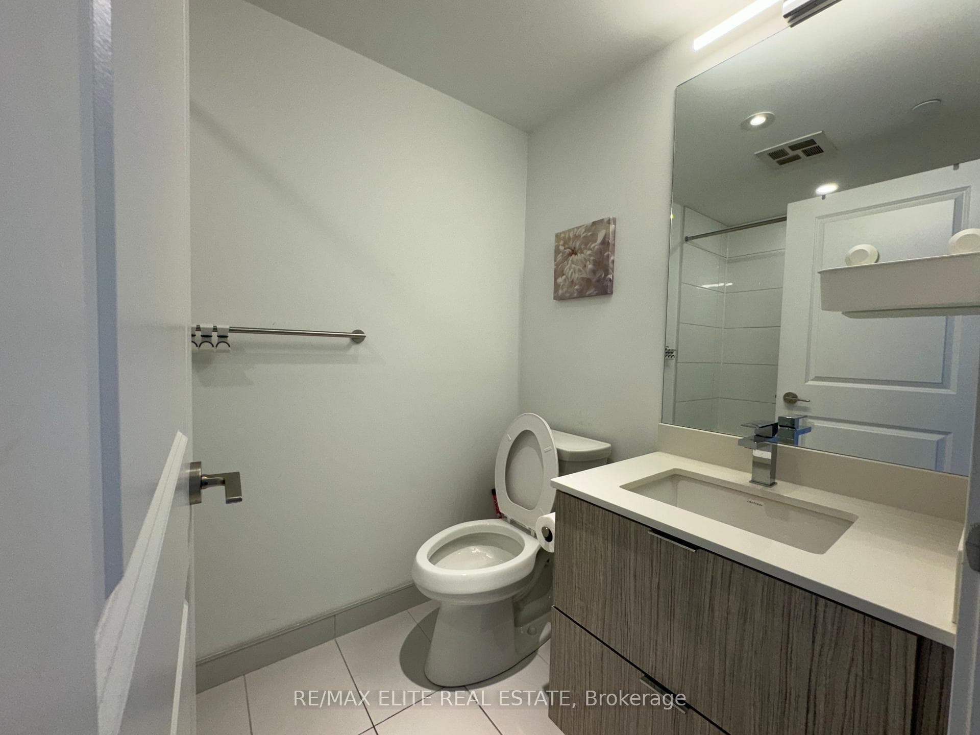 395 Bloor Street Unit 1811 photo 15