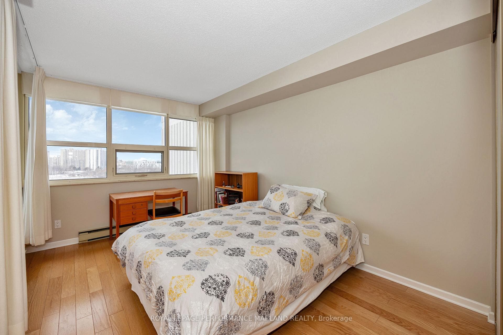 1510 Riverside Drive Unit 907 photo 23
