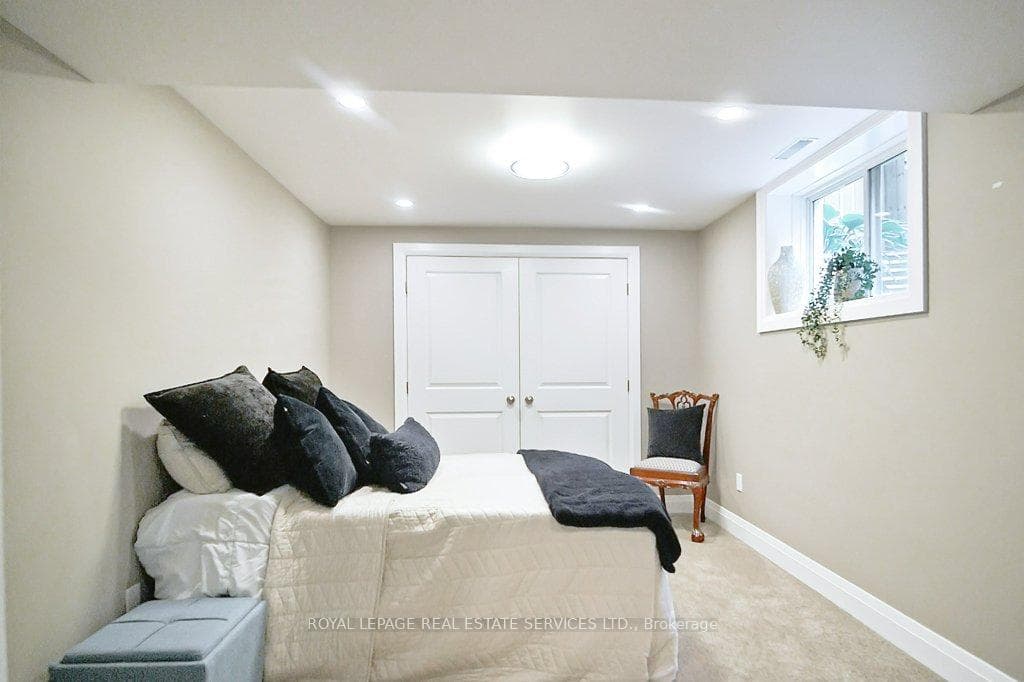 560 Lakeview Drive photo 39