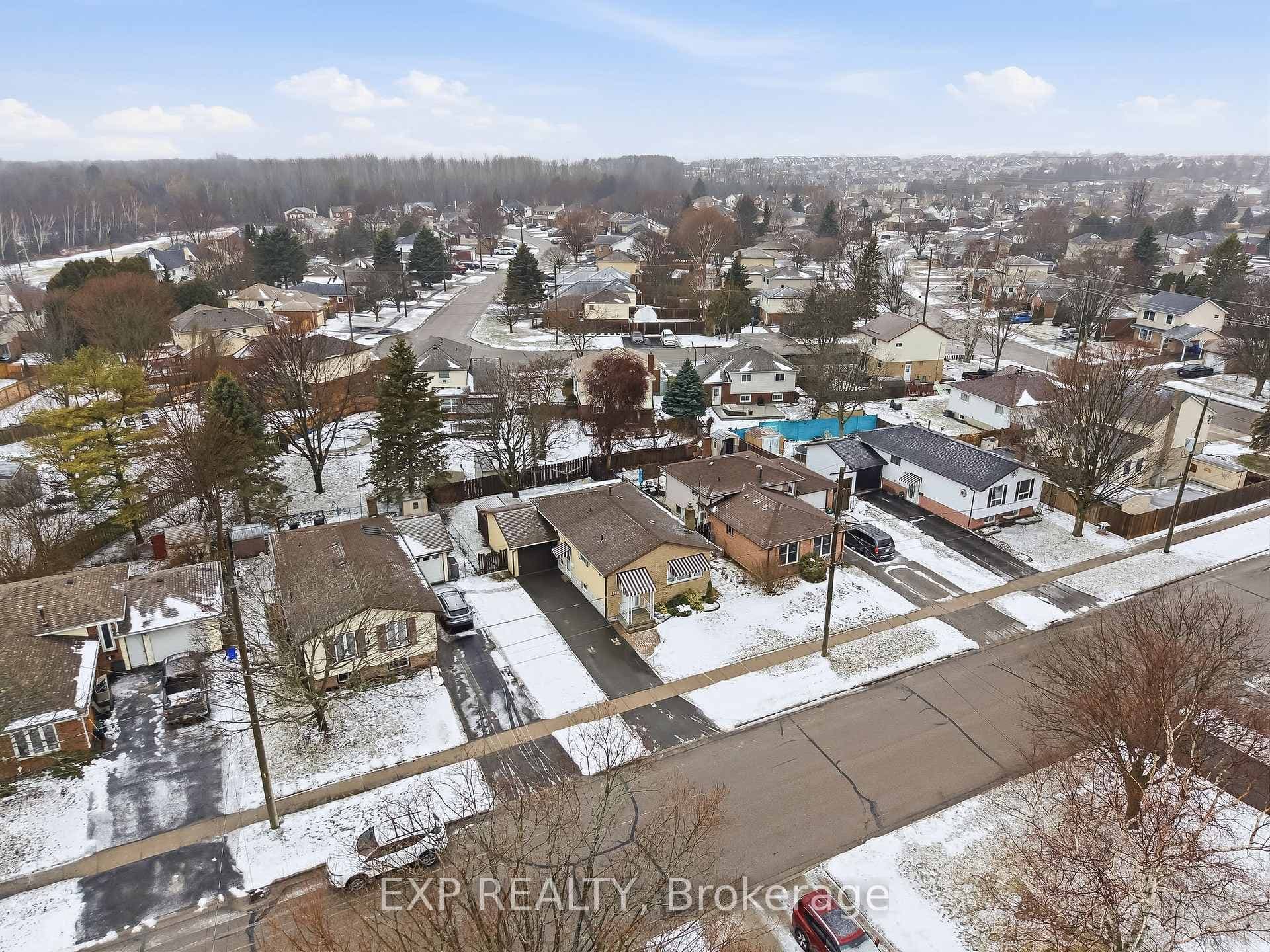 557 Daintry Crescent photo 41