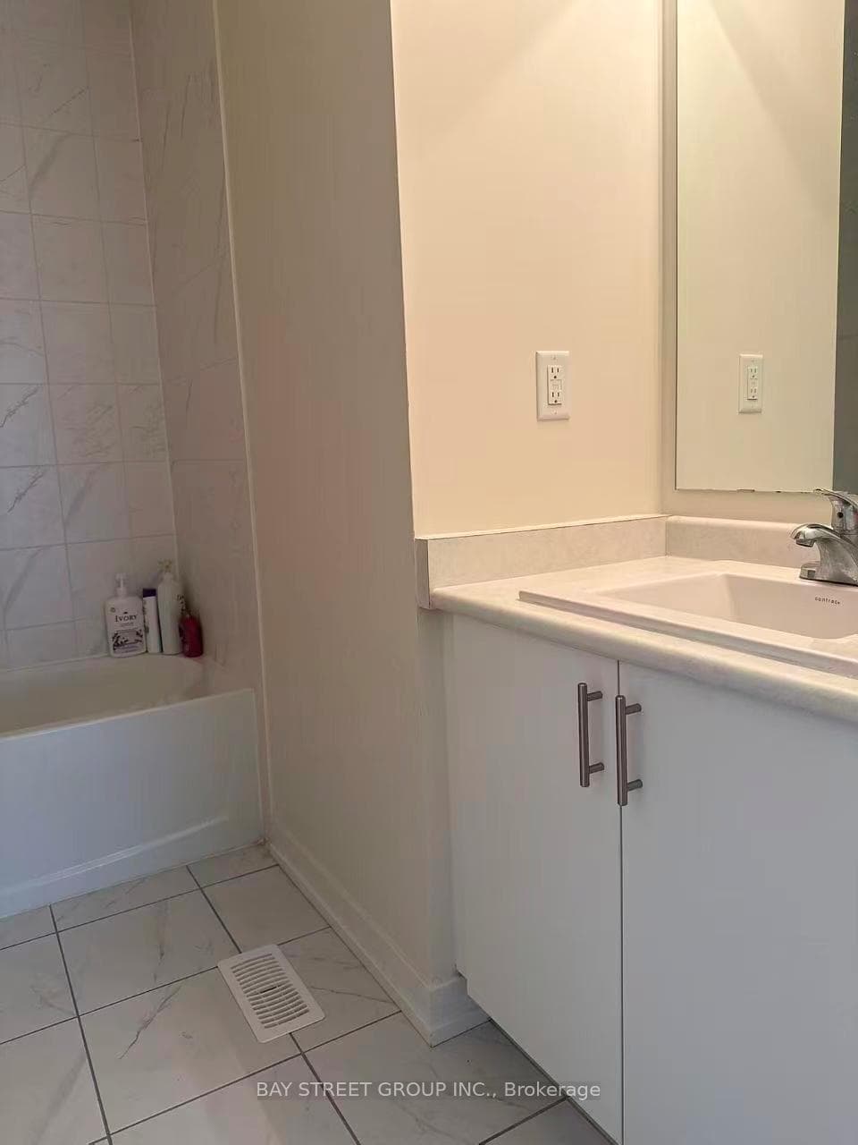 124 Old Oak Lane photo 4
