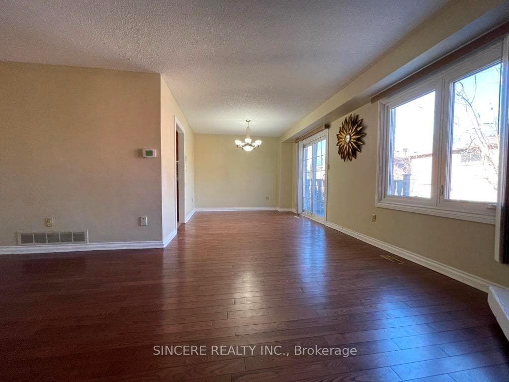 188 Daniels Crescent photo 8