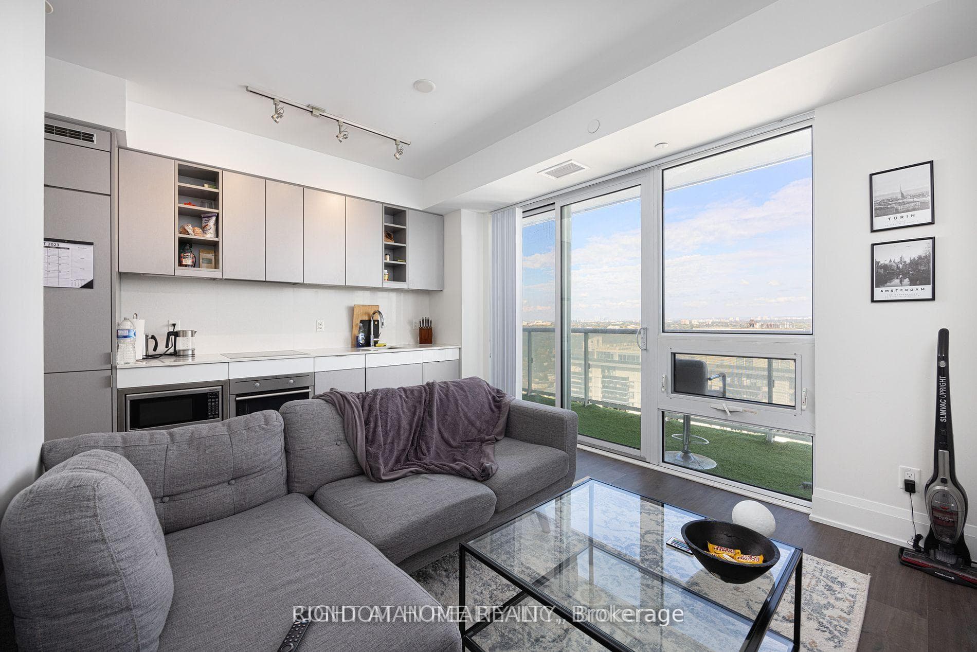 101 Erskine Avenue Unit 2701 photo 1