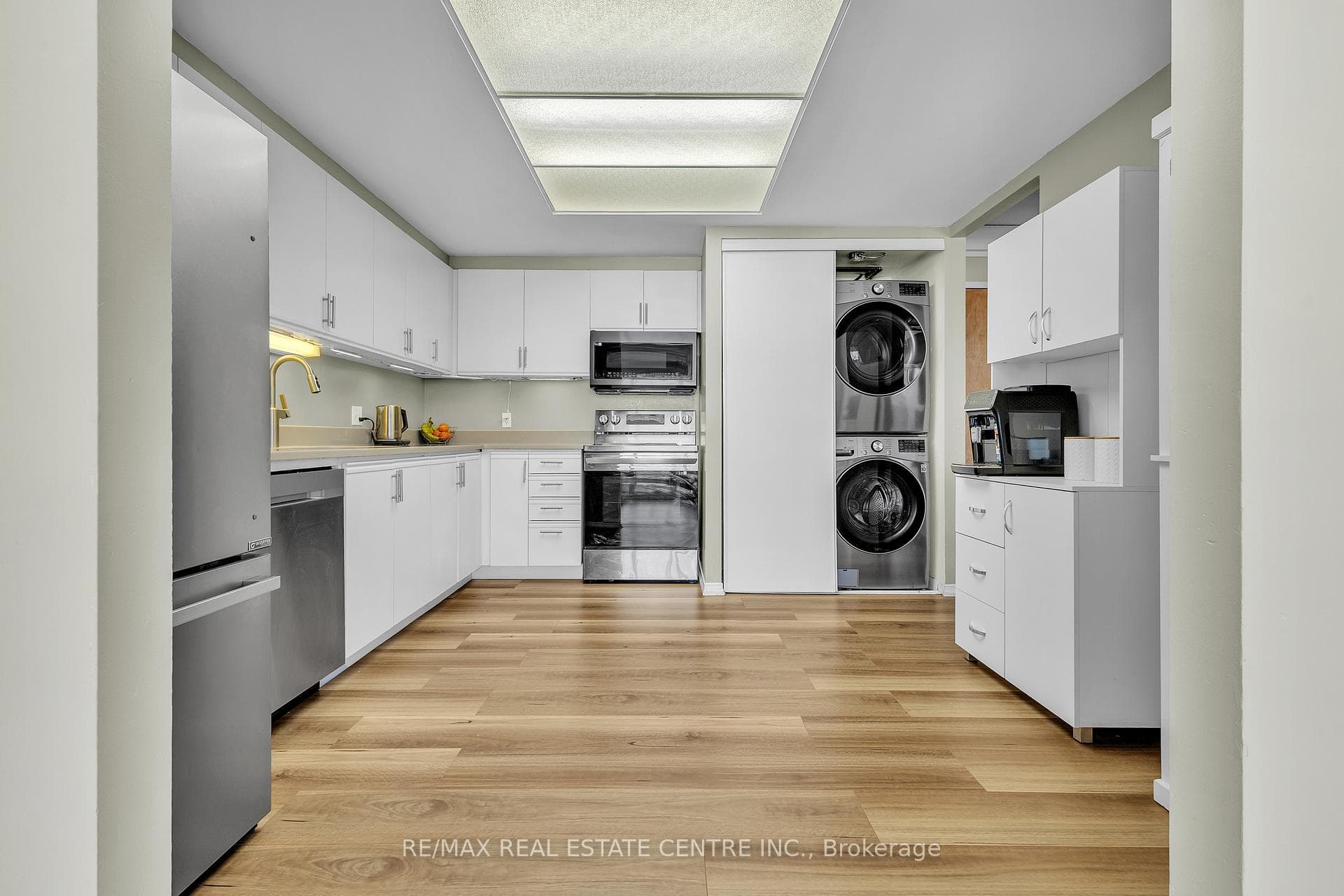 105 BAGOT Street Unit 202 photo 10