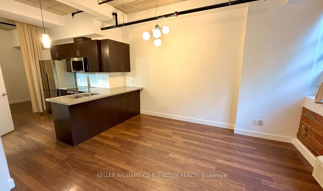 10 Wellesley Place Unit 108 photo 7