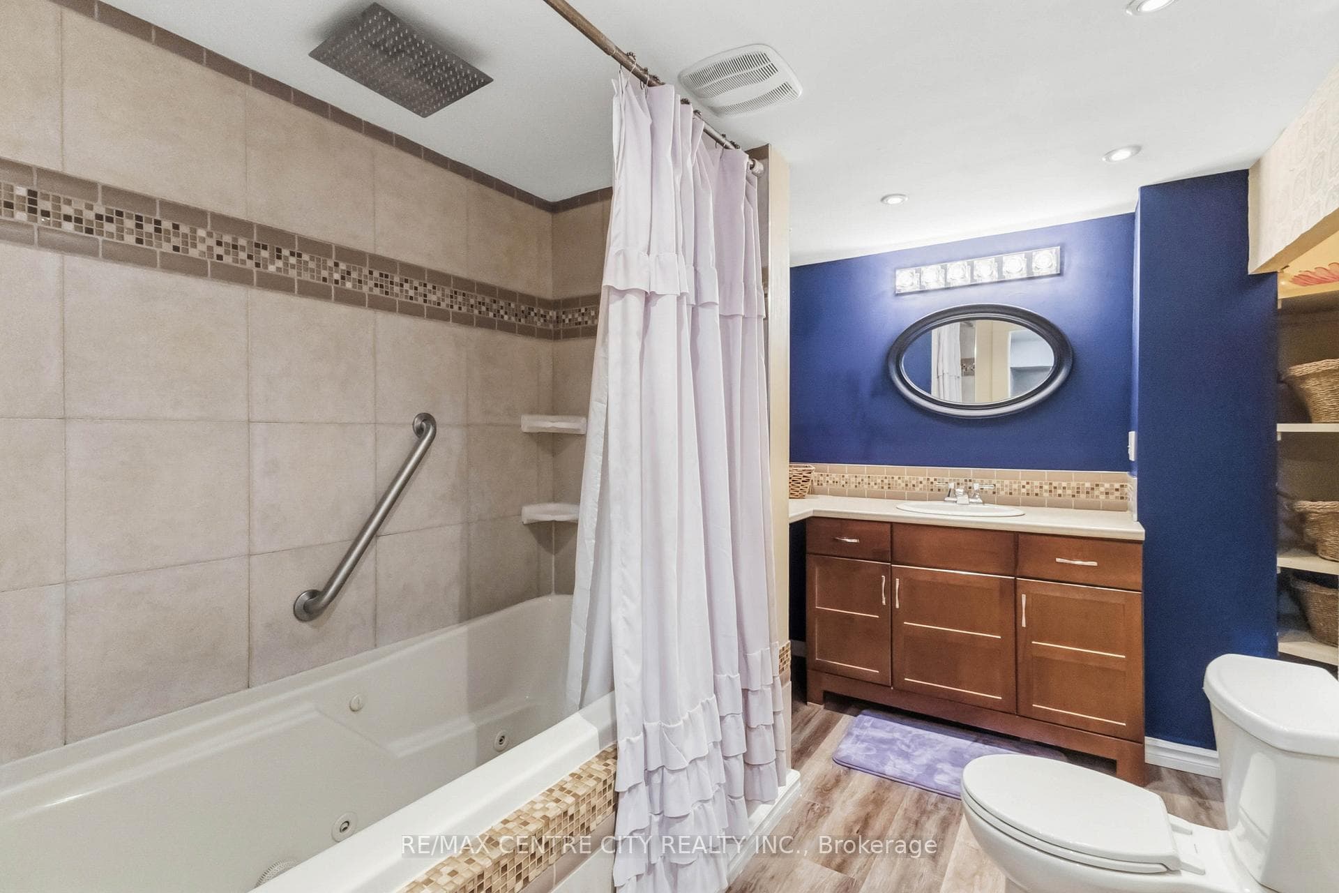 70 Brentwood Crescent photo 37