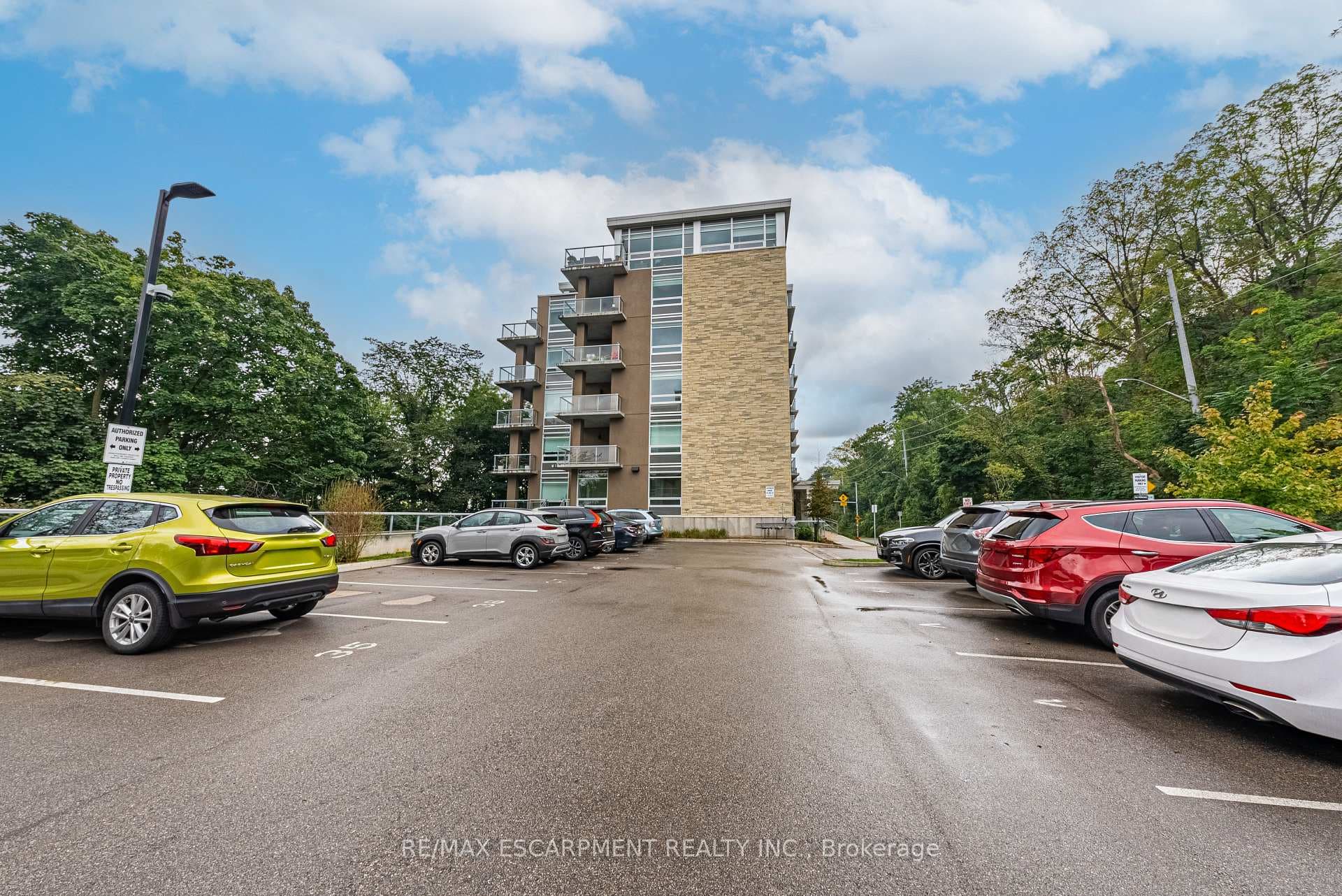 479 CHARLTON Avenue Unit 209 photo 17