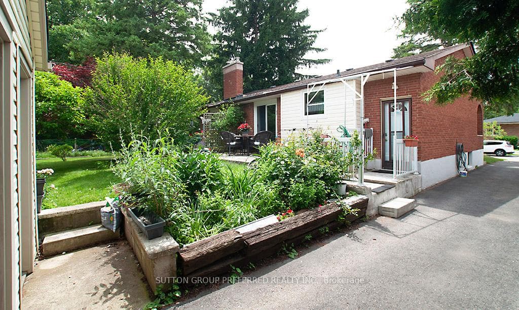 802 Phyllis Street photo 17