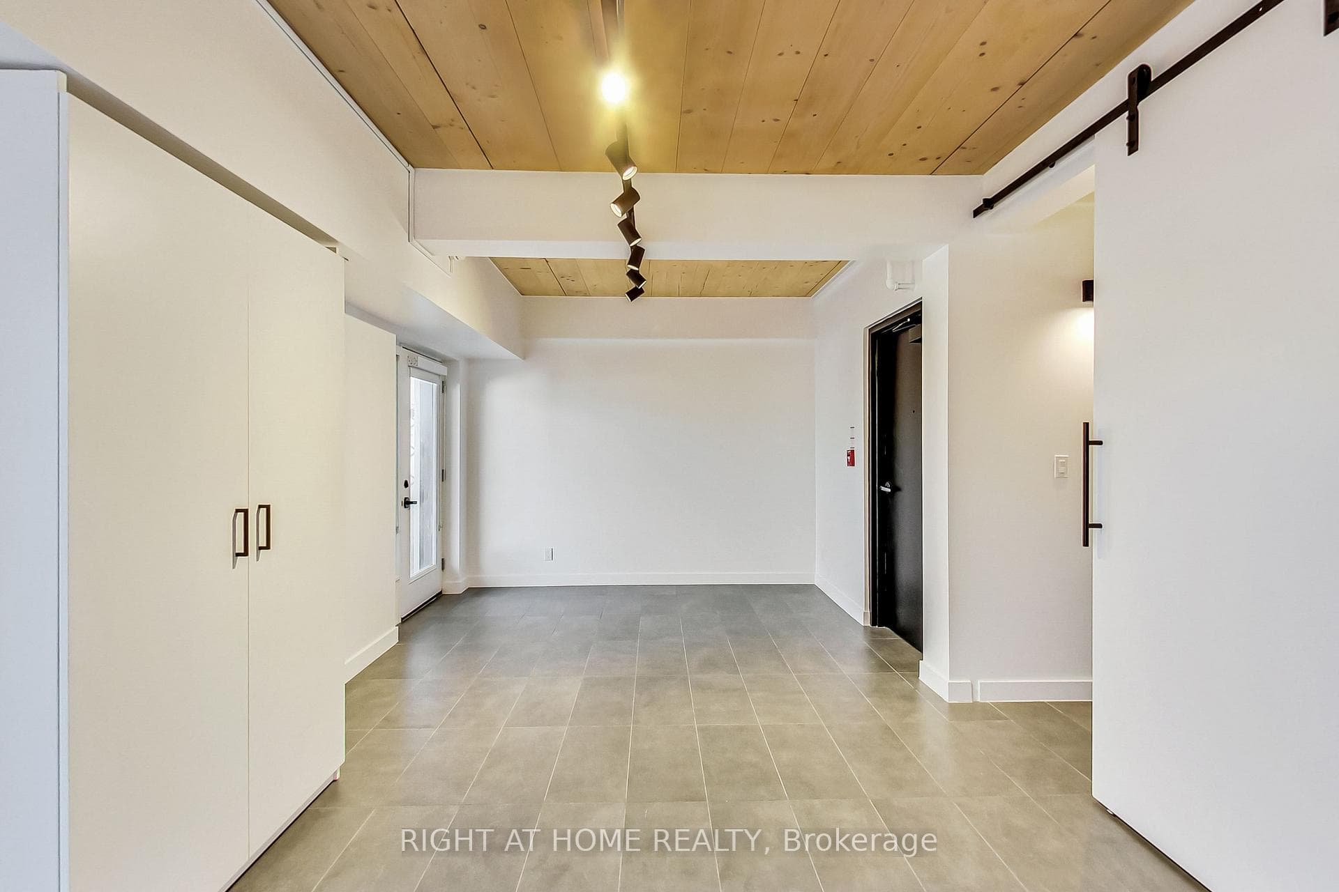 1602 Queen Street Unit 301 photo 11