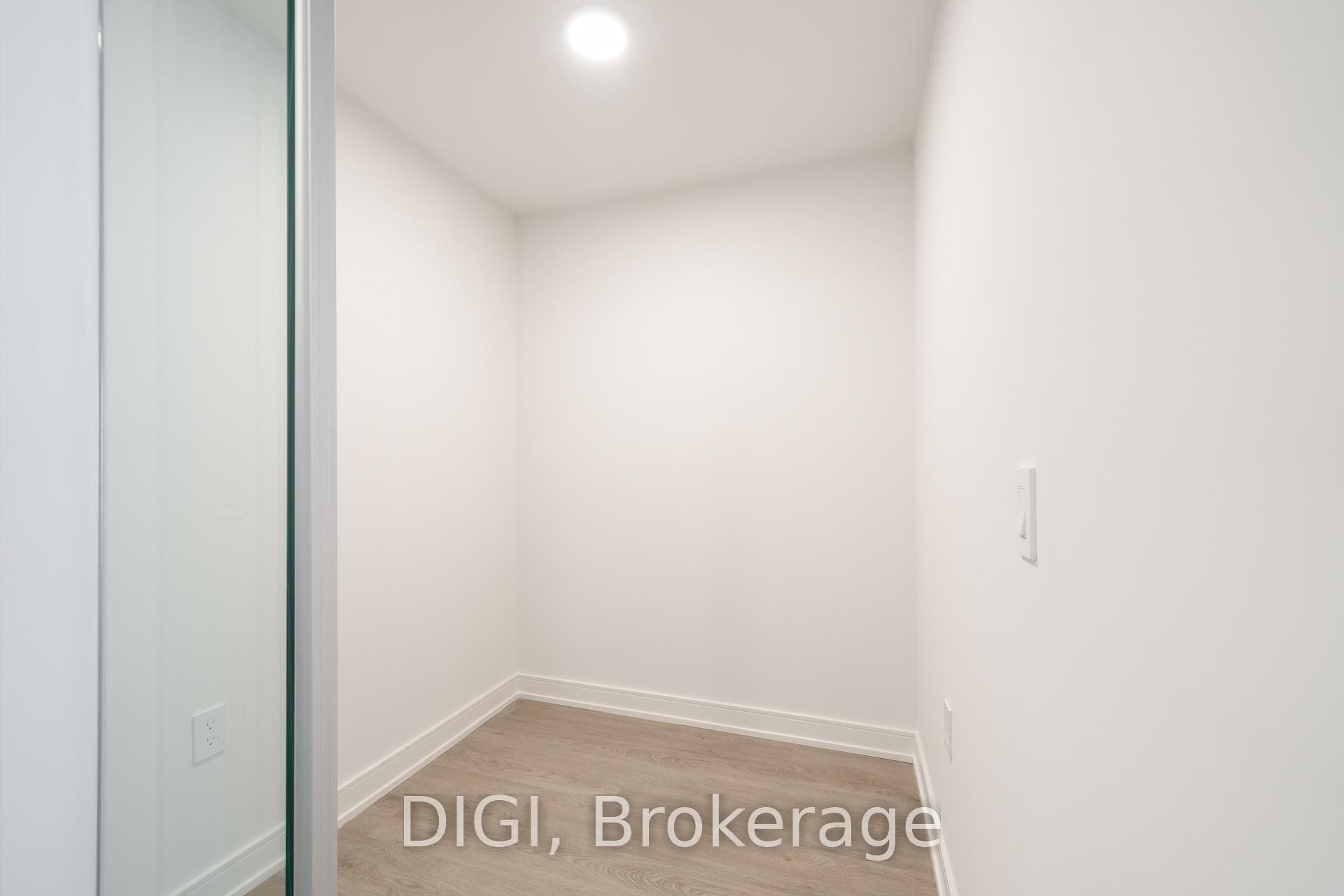 485 Perth Avenue Unit E725 photo 18