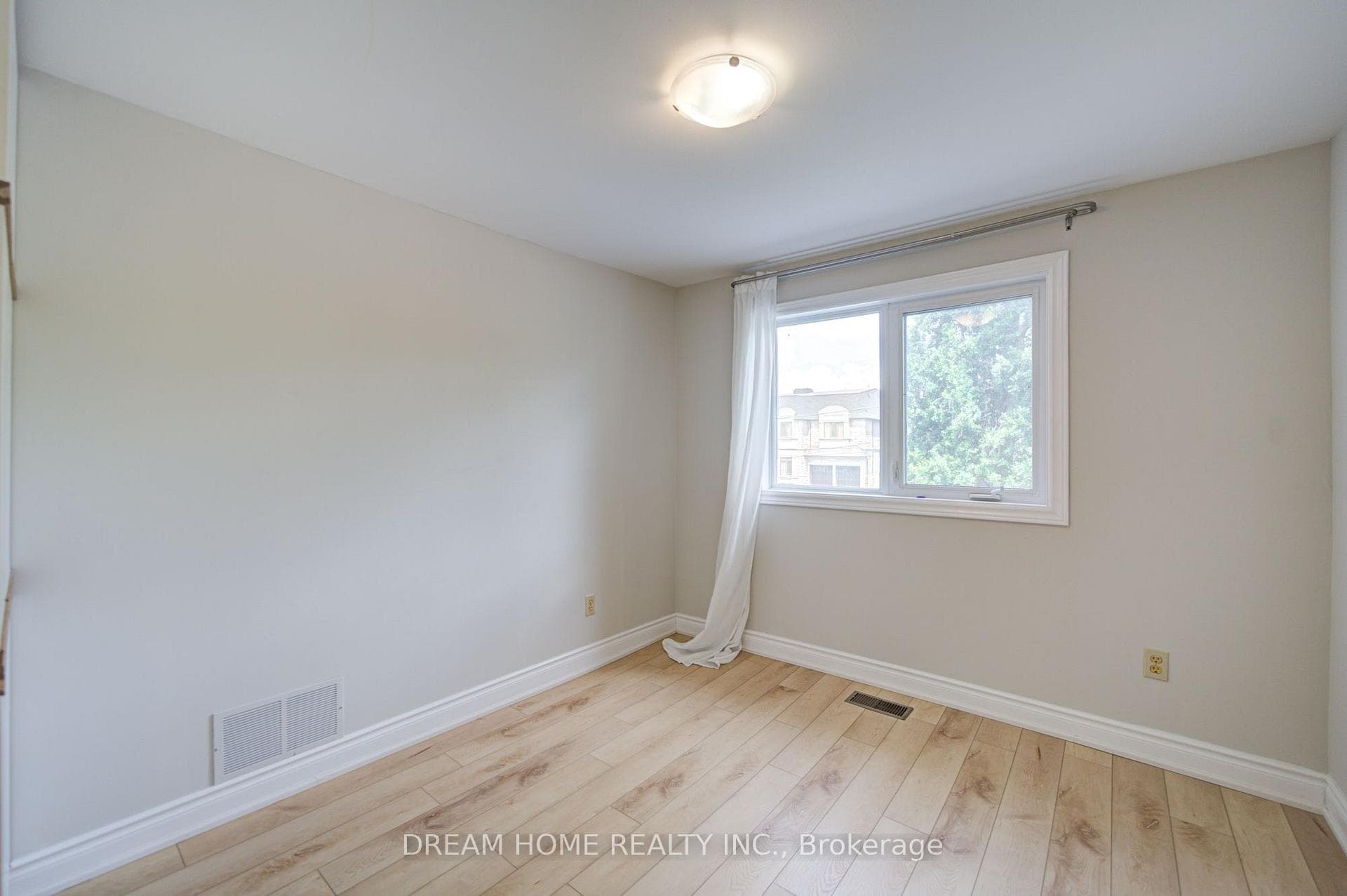 25 Yongehurst Road photo 25